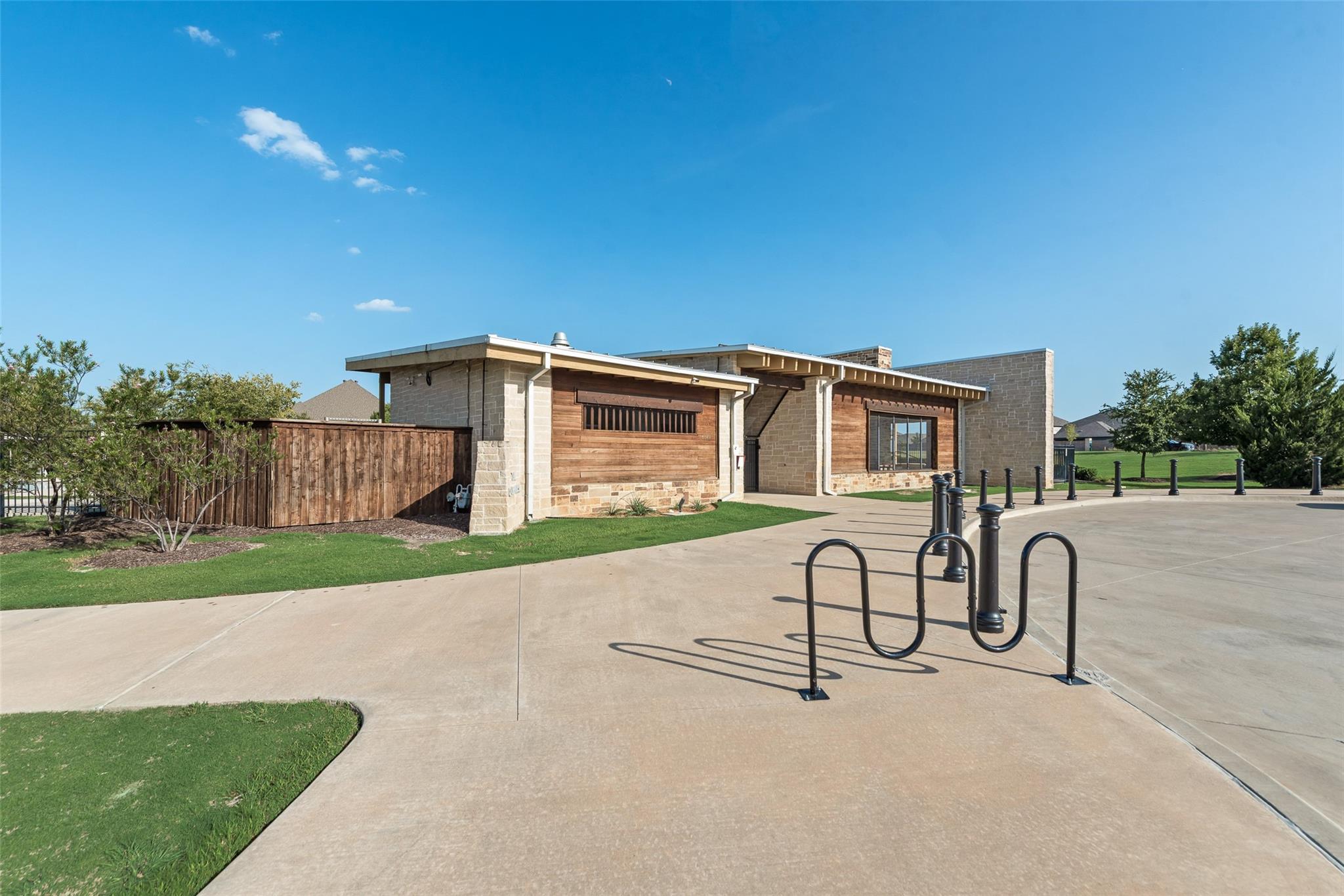 main property photo 23