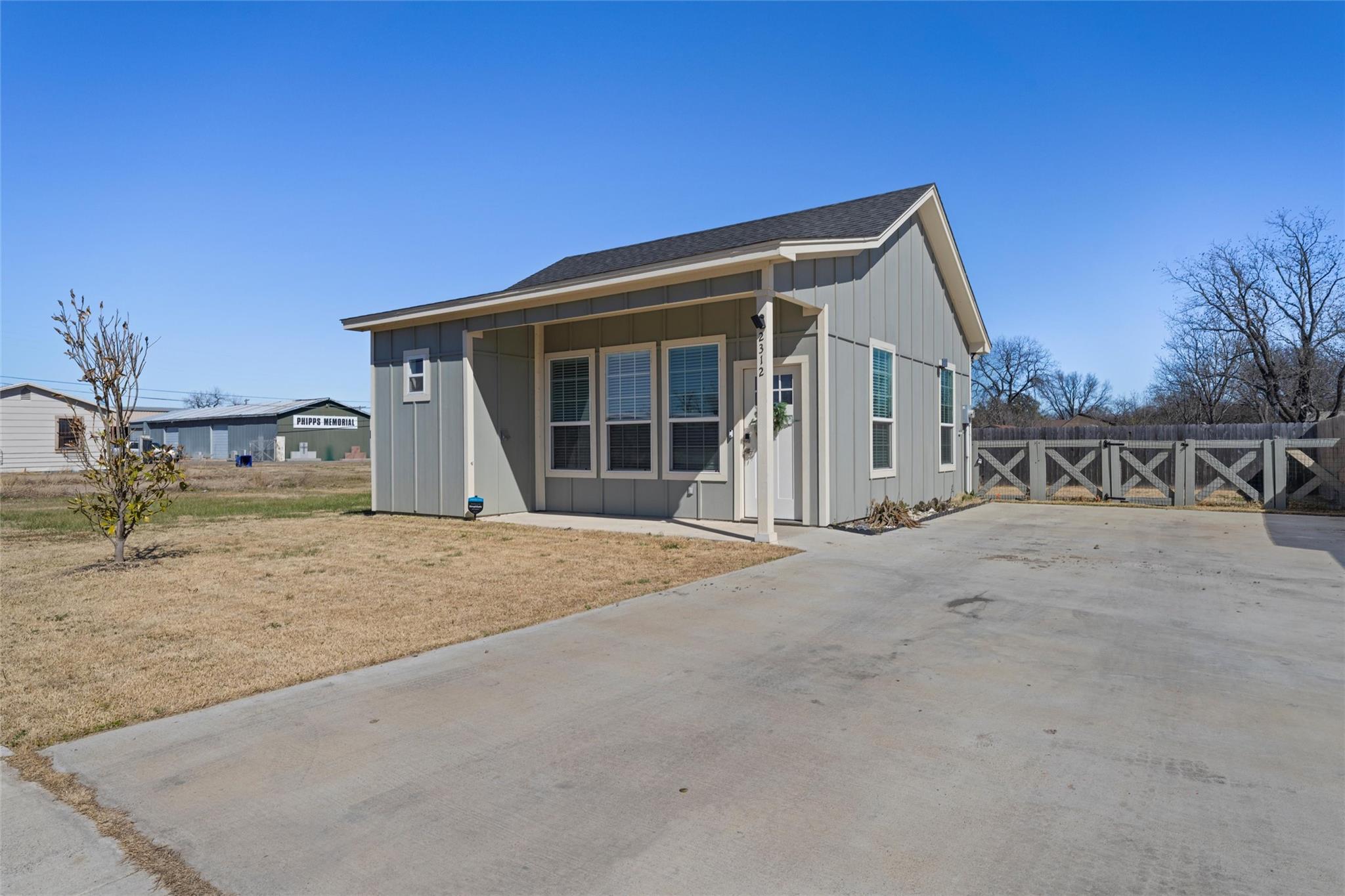 main property photo 2