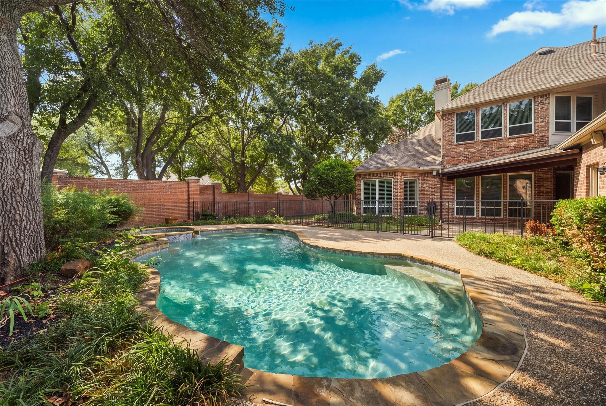 main property photo 30