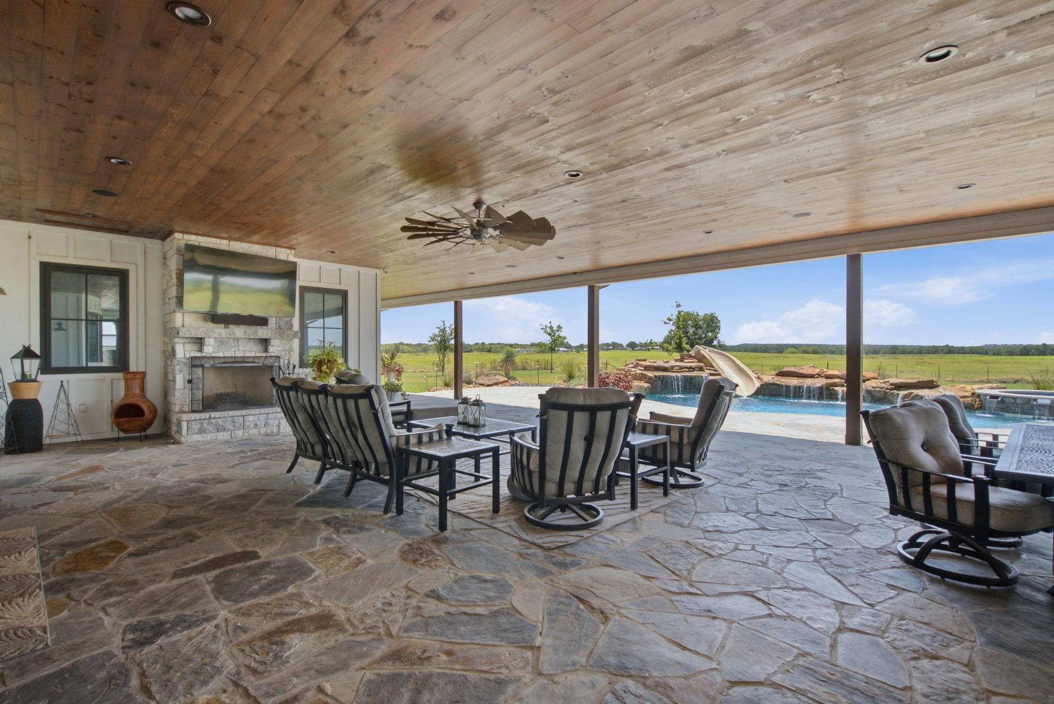 main property photo 28