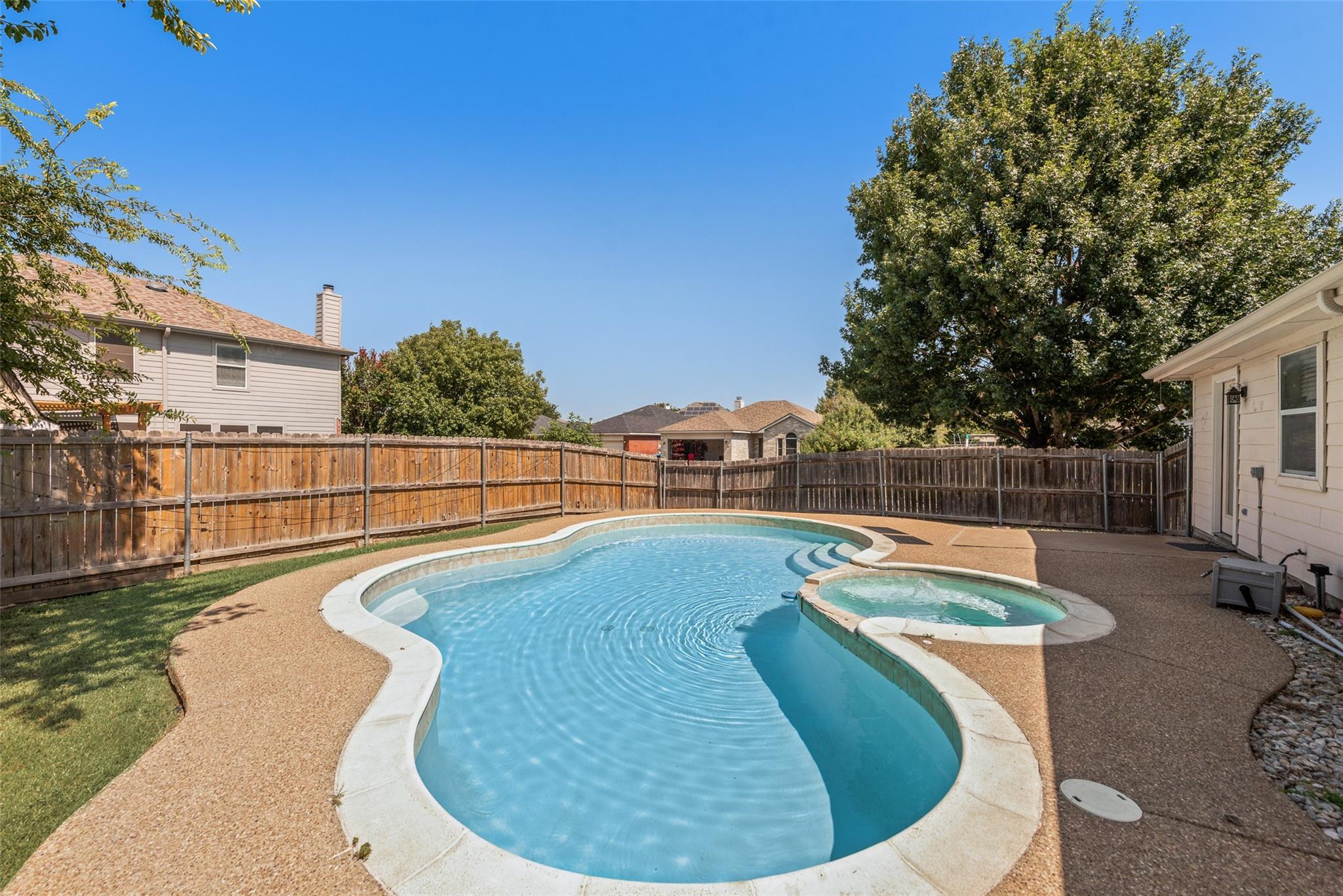 main property photo 19