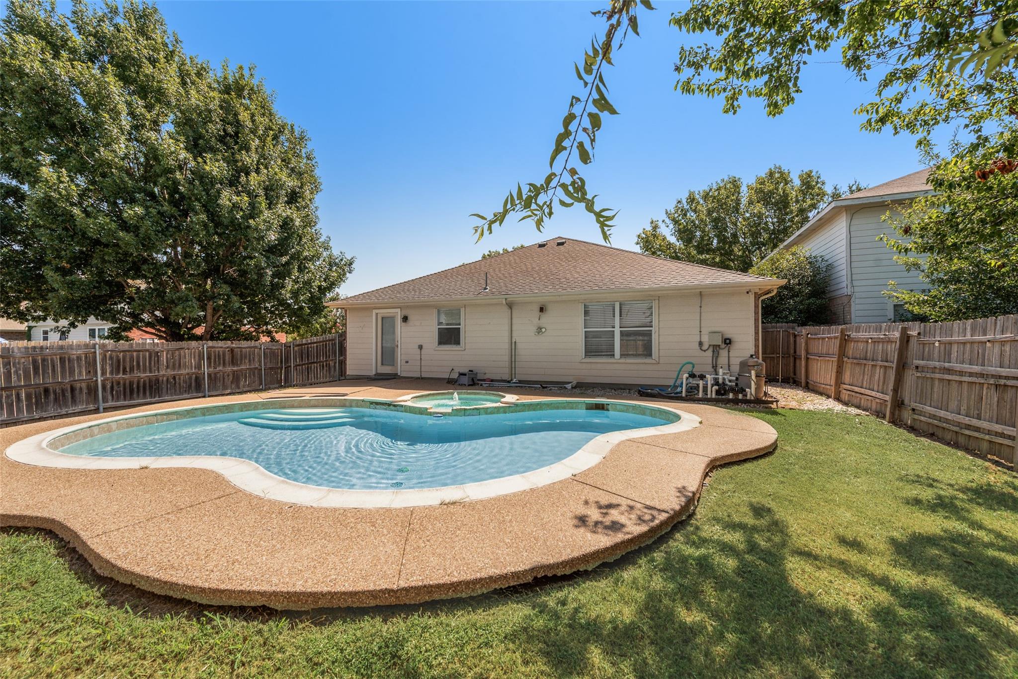 main property photo 20
