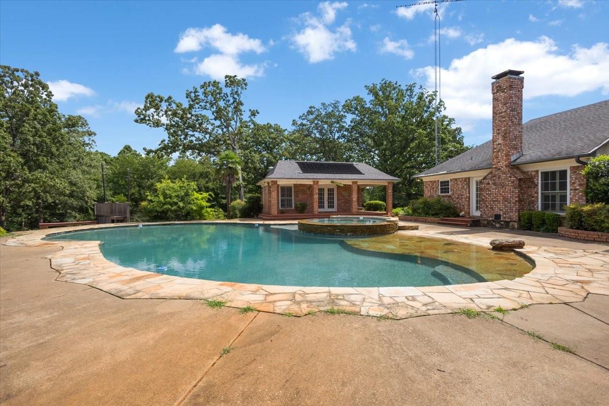 main property photo 4