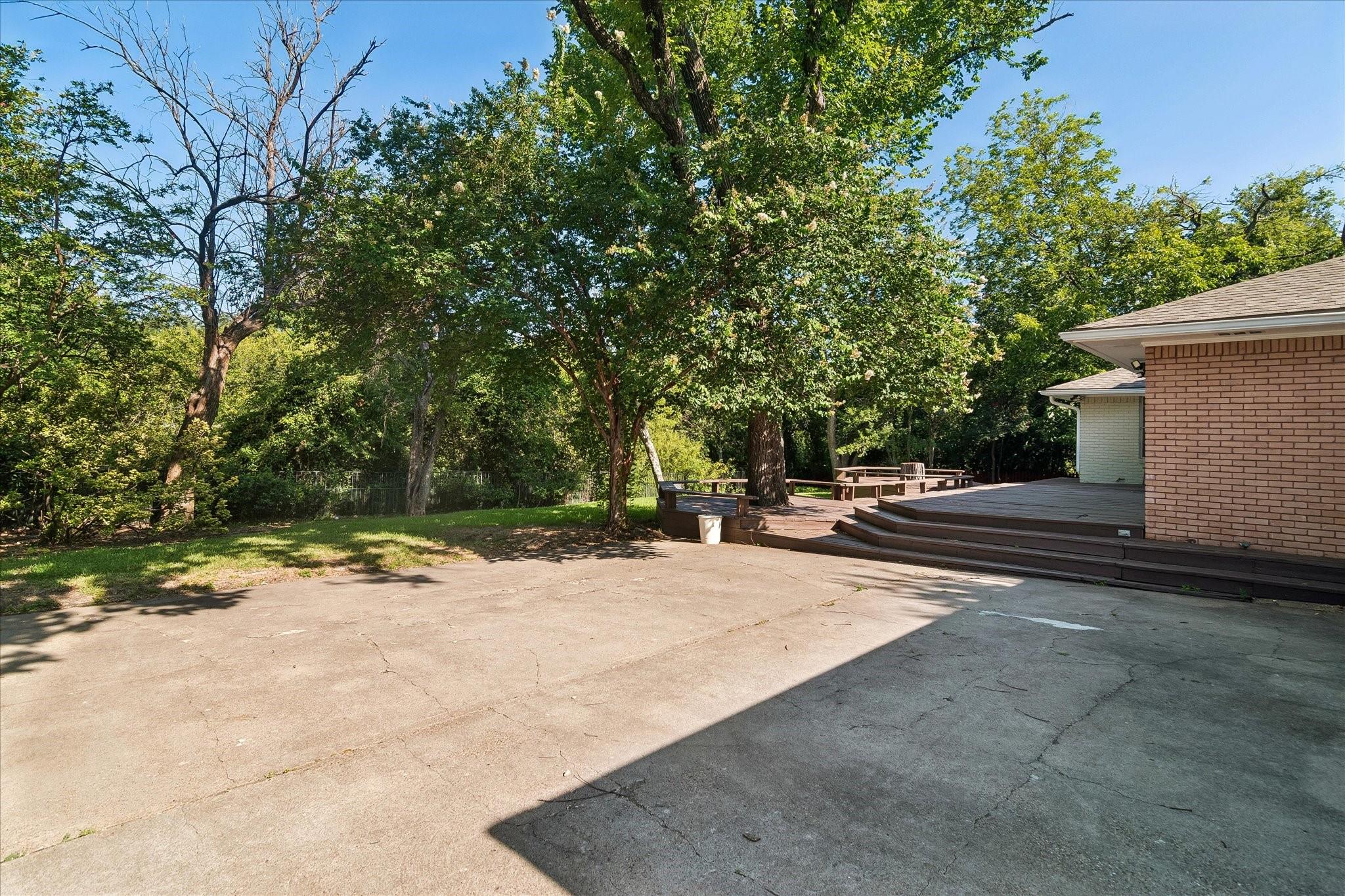 main property photo 18
