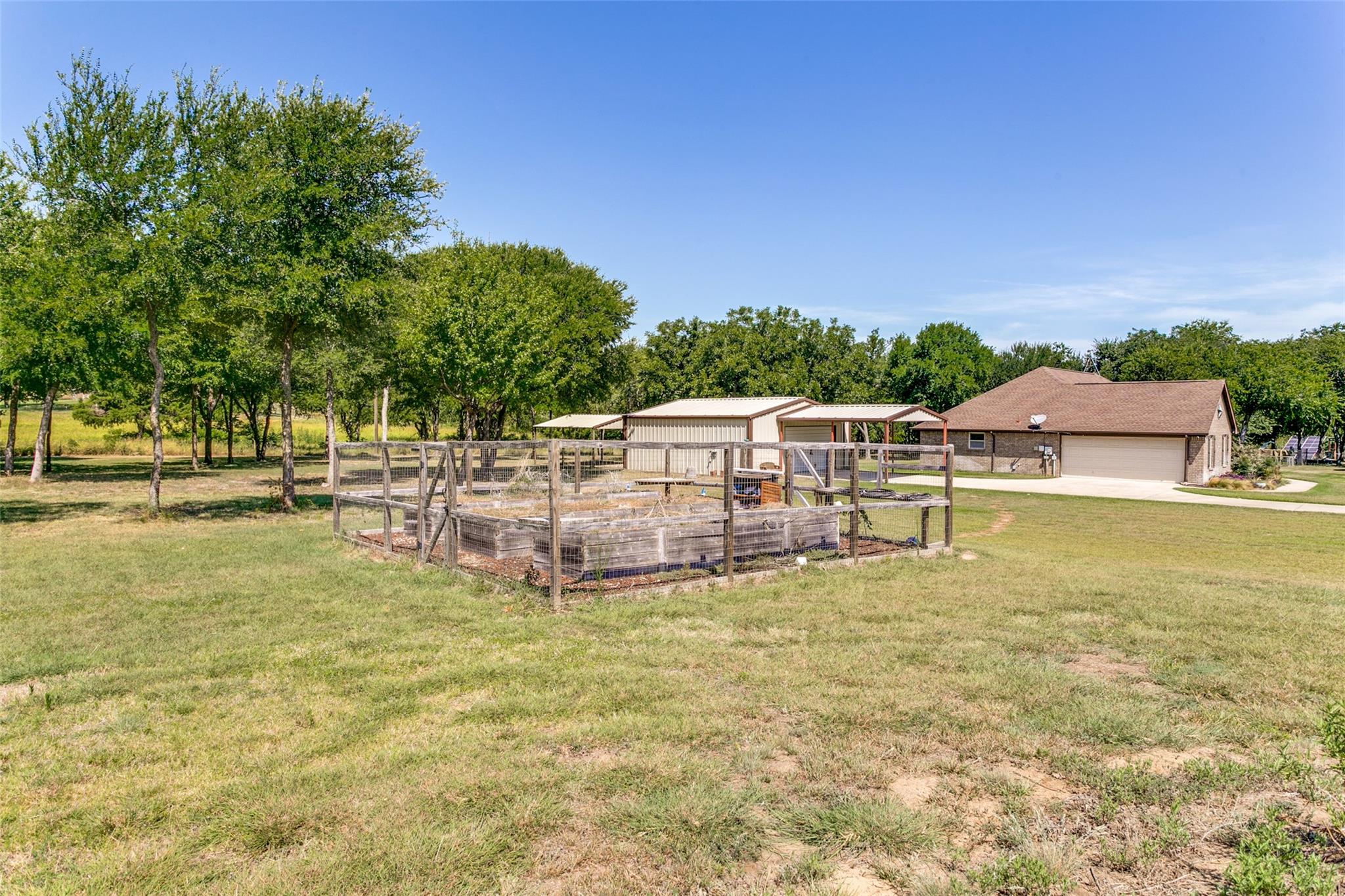 main property photo 20