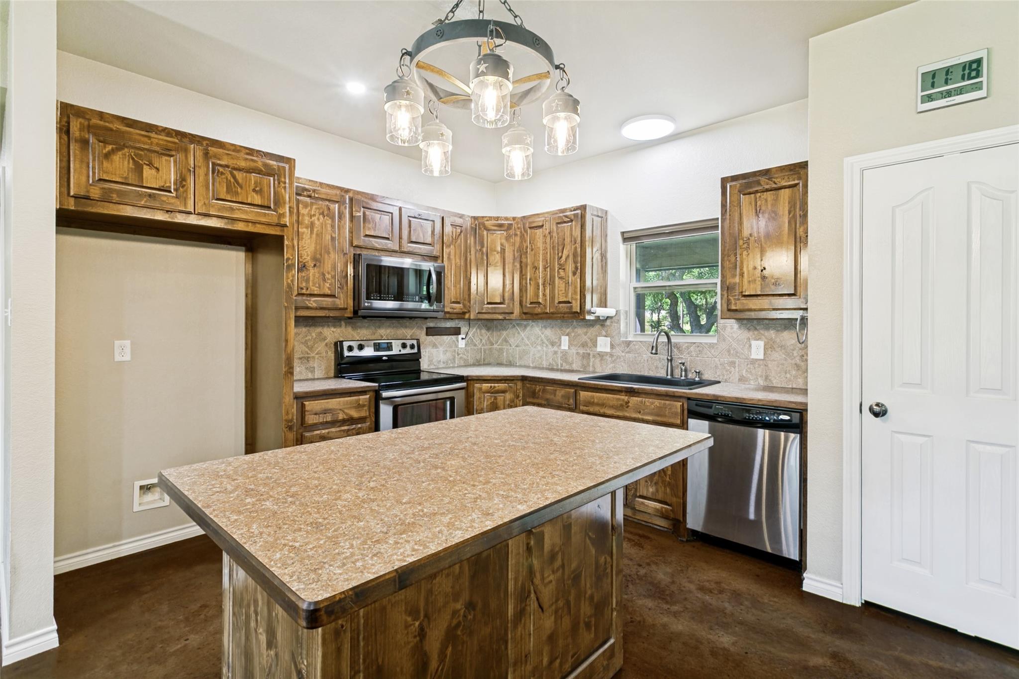 main property photo 7