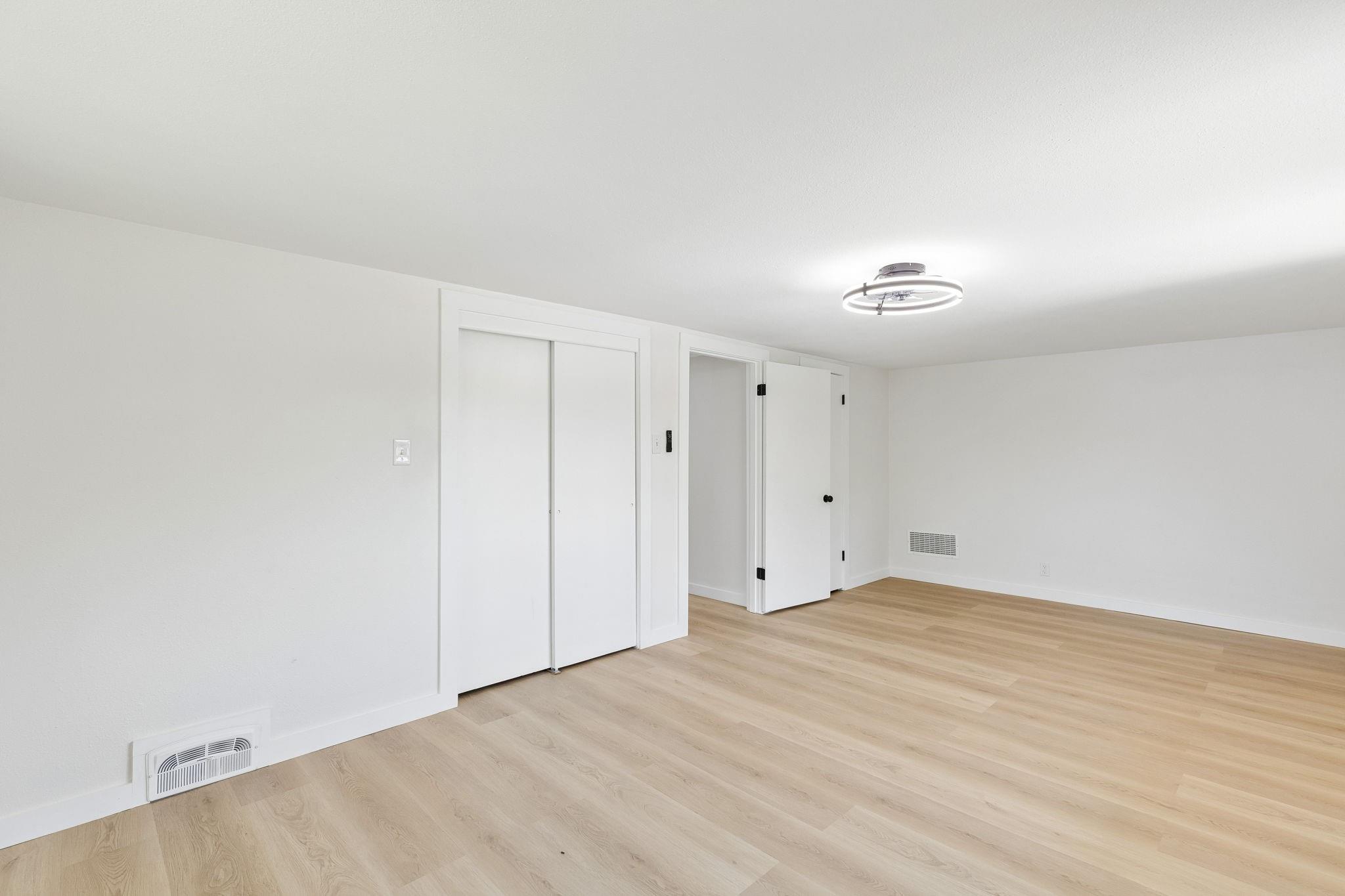 property viewer photo 16