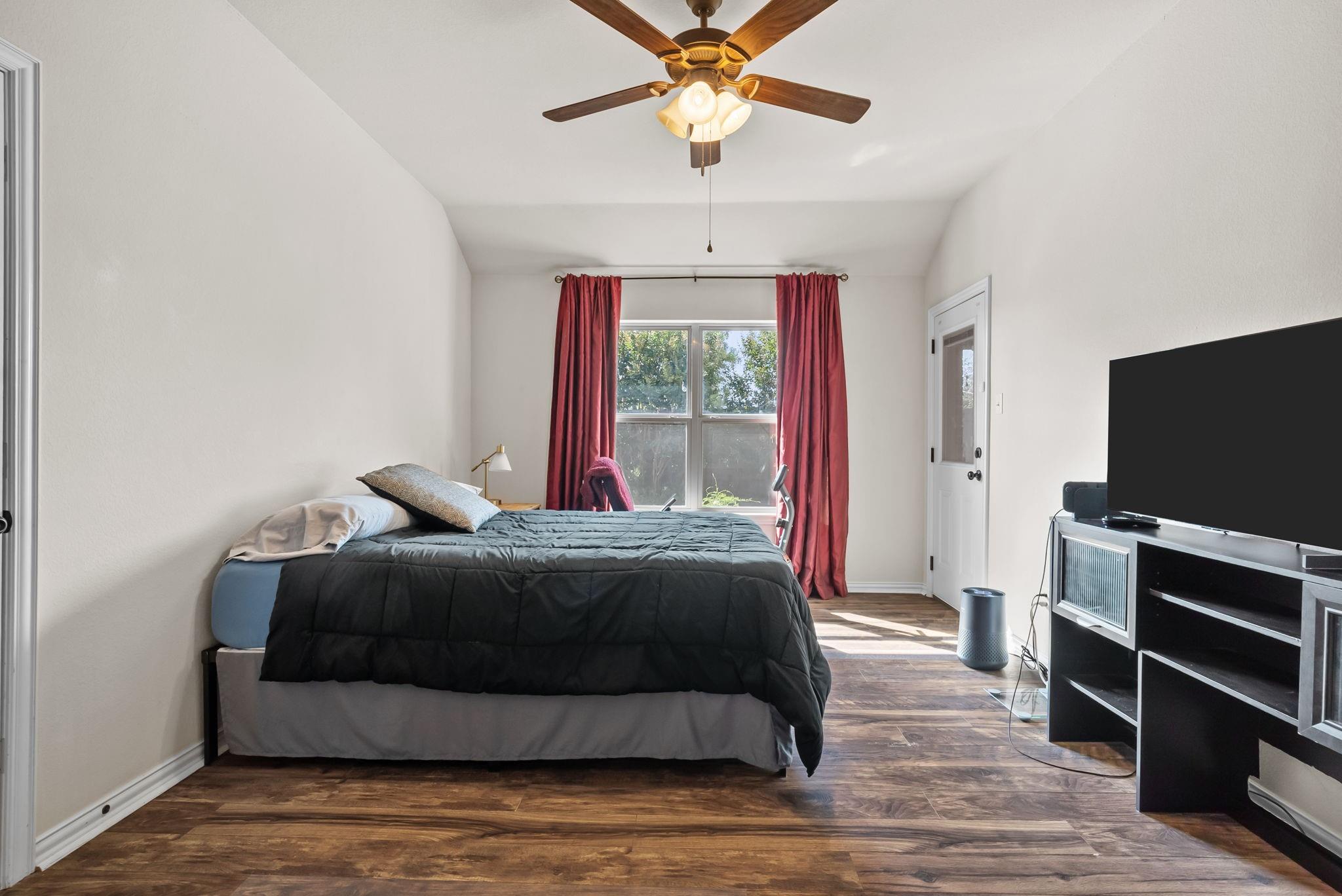 main property photo 17