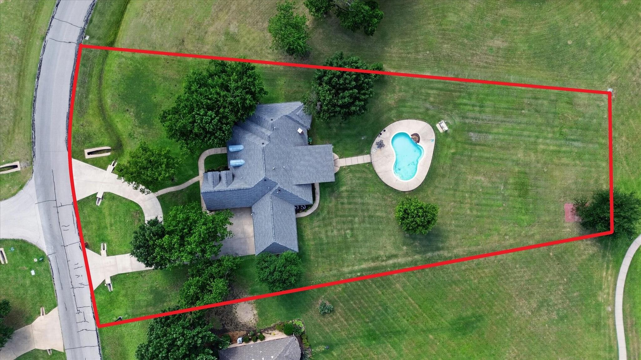 main property photo 30