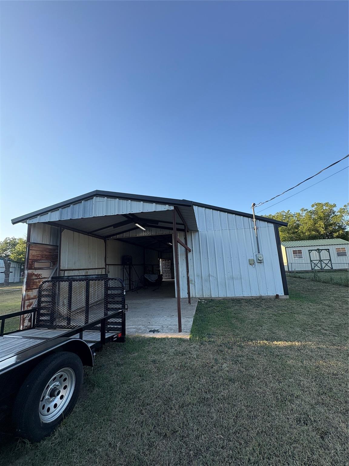 main property photo 10