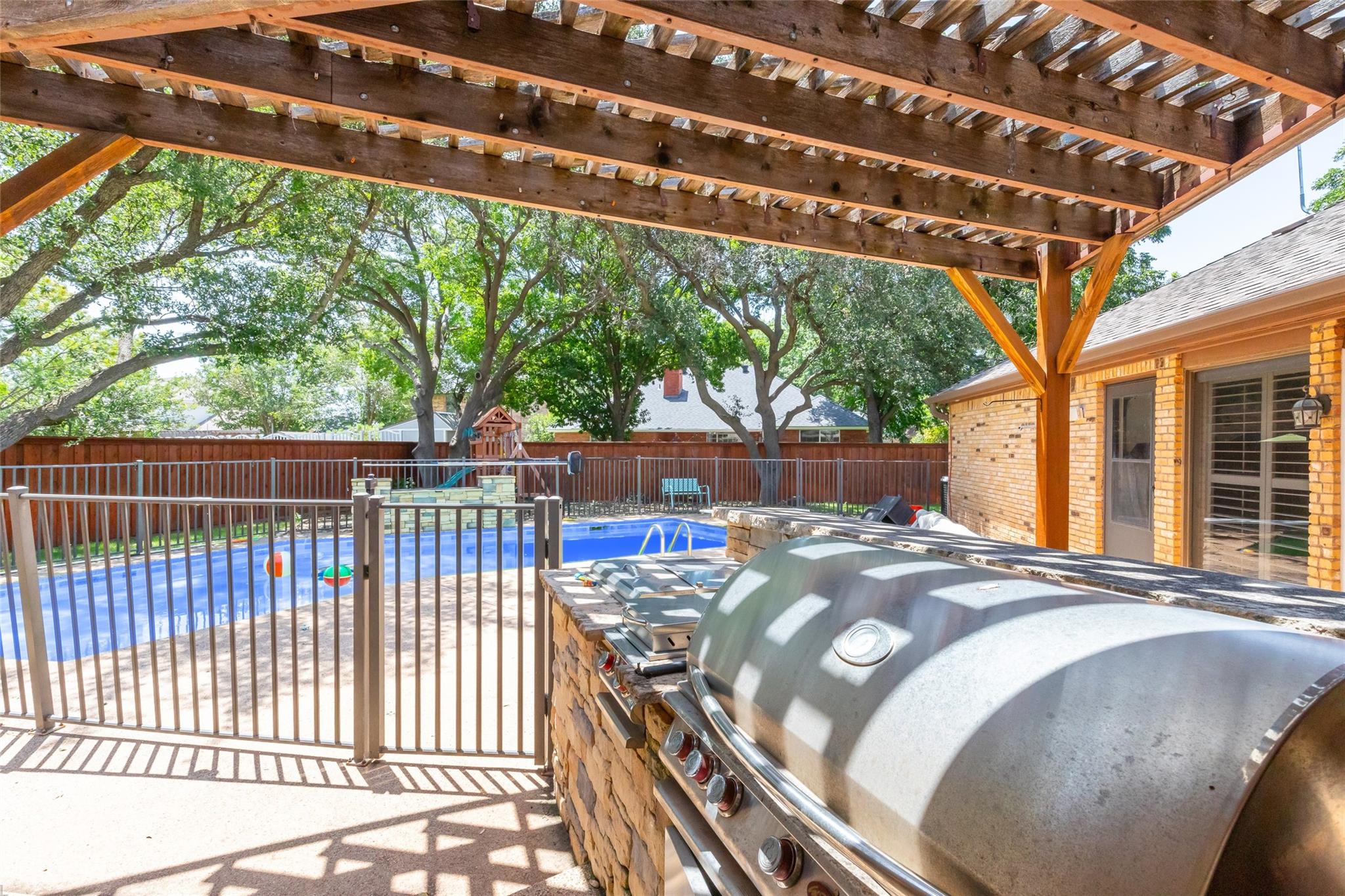 main property photo 30