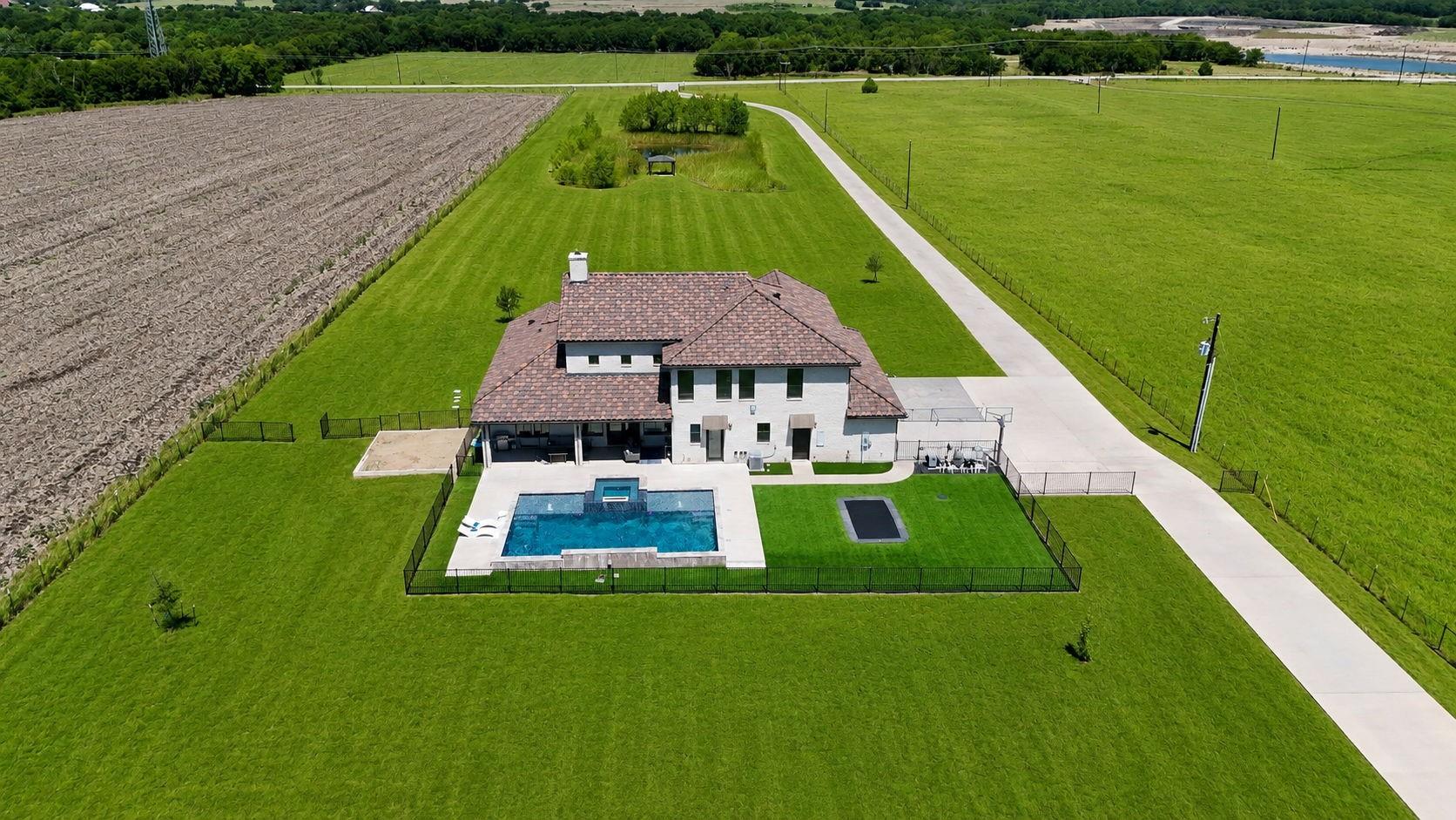 main property photo 31