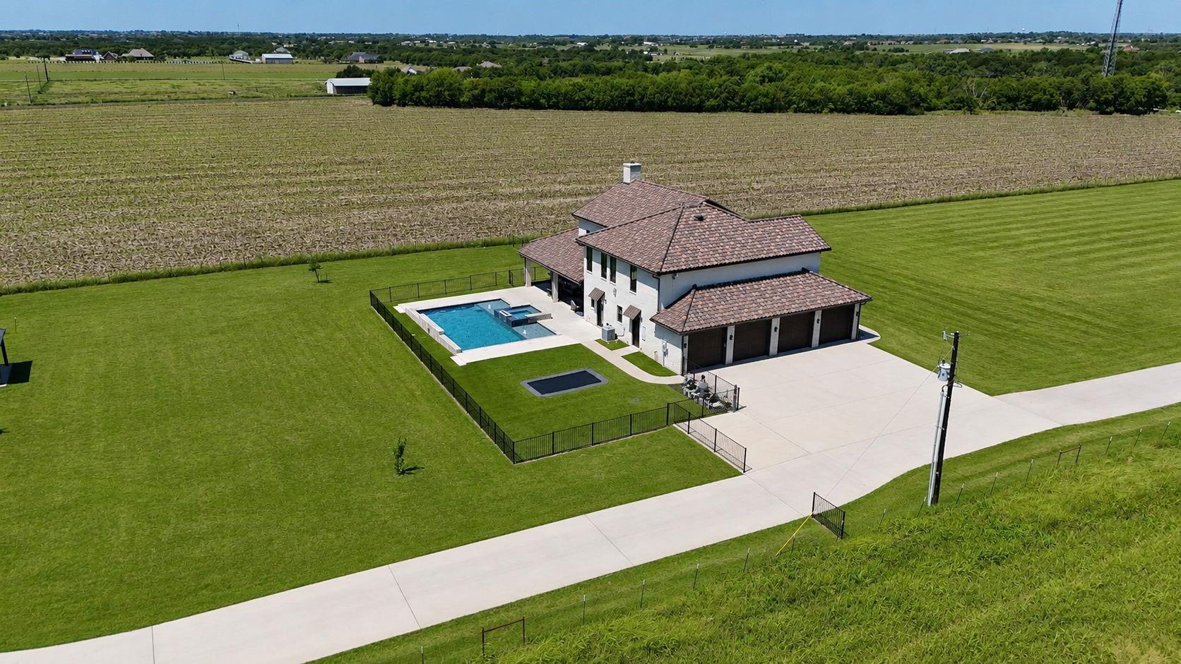 main property photo 32