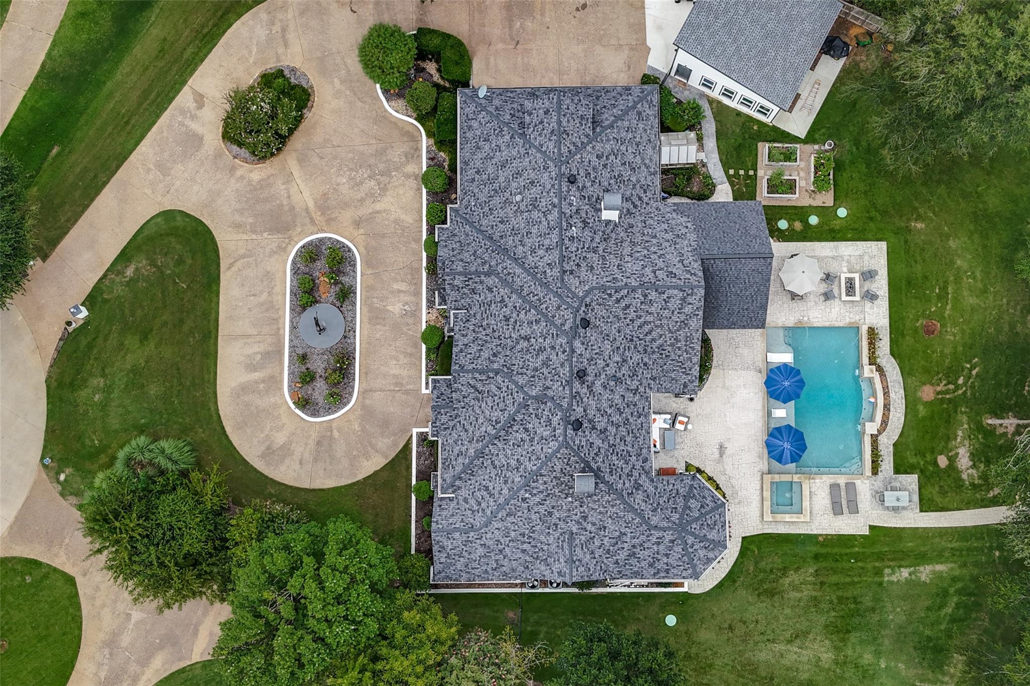 main property photo 33