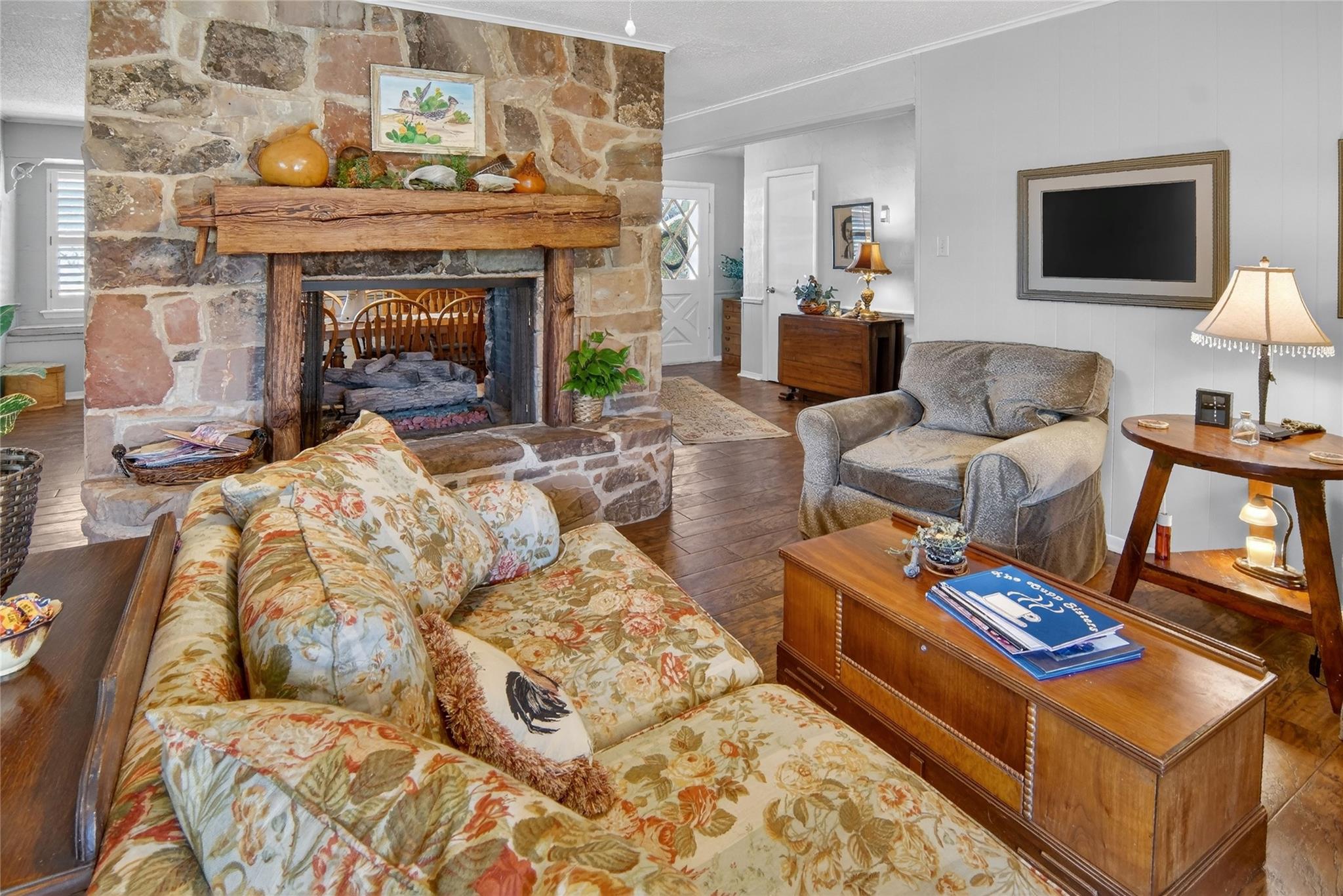 main property photo 6
