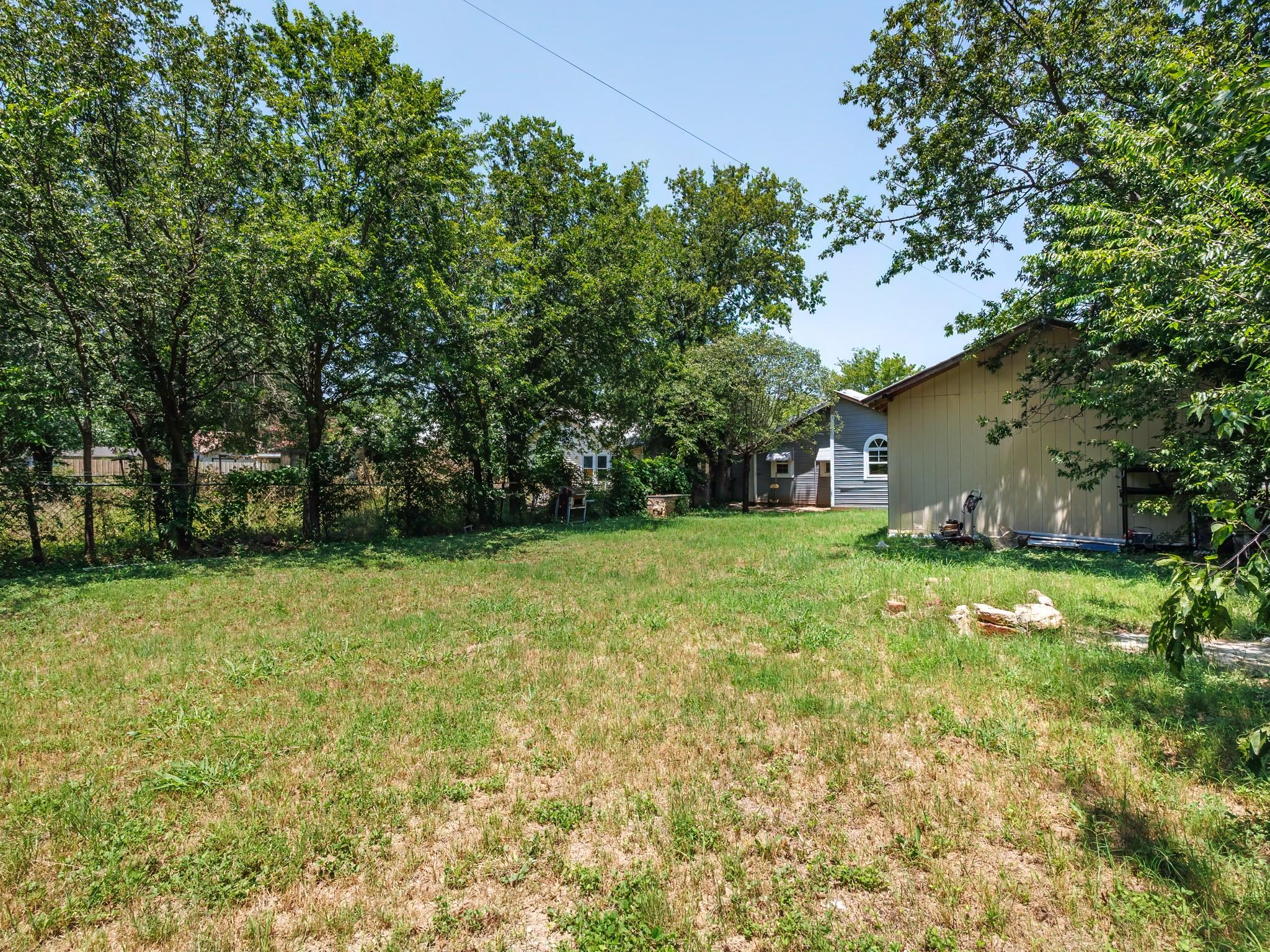 main property photo 28