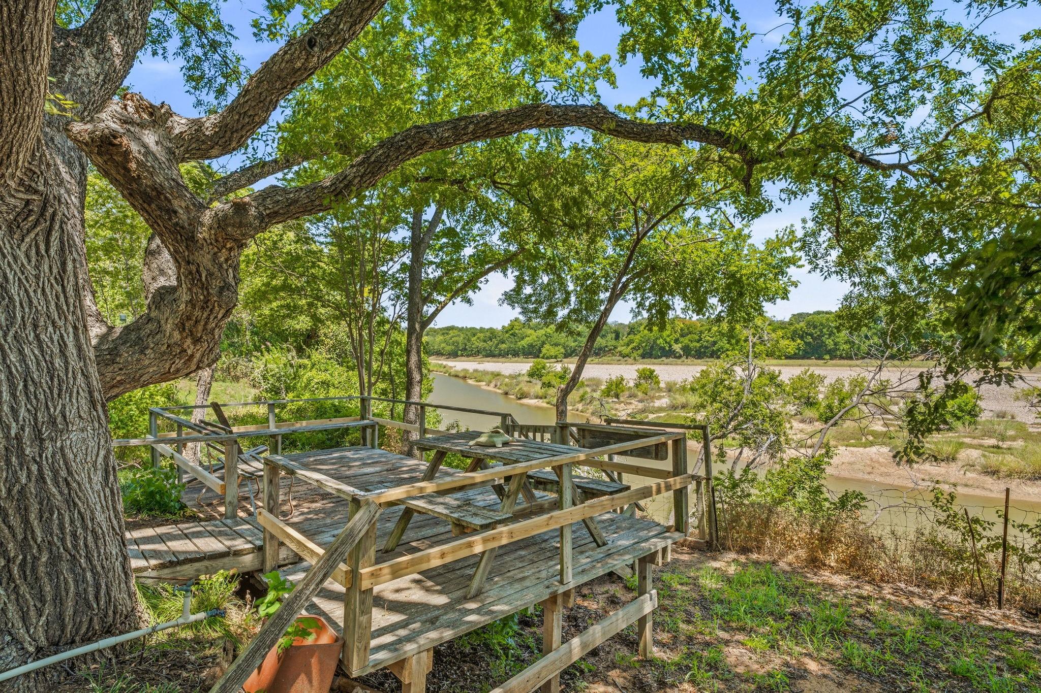 main property photo 30
