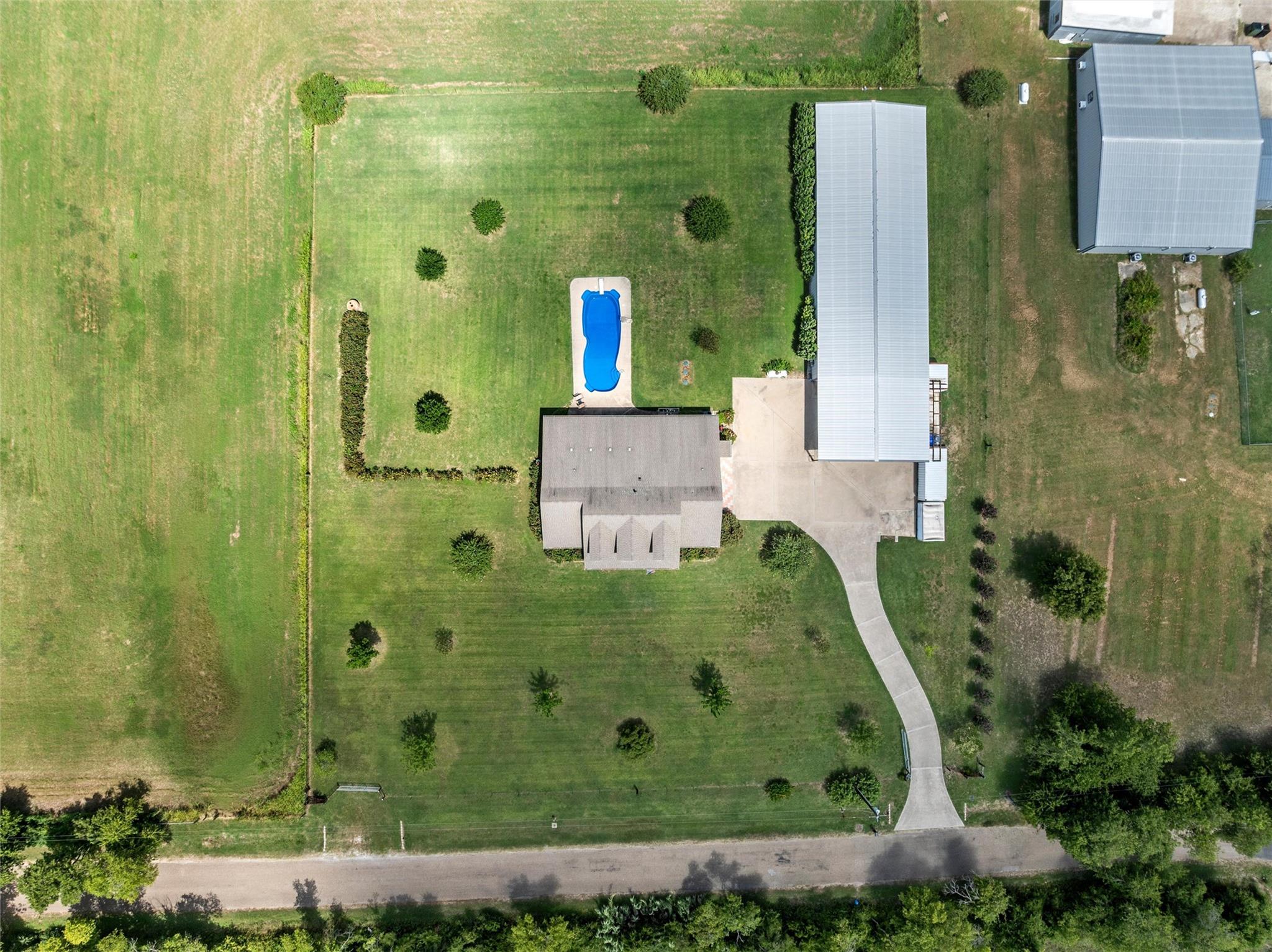 main property photo 36