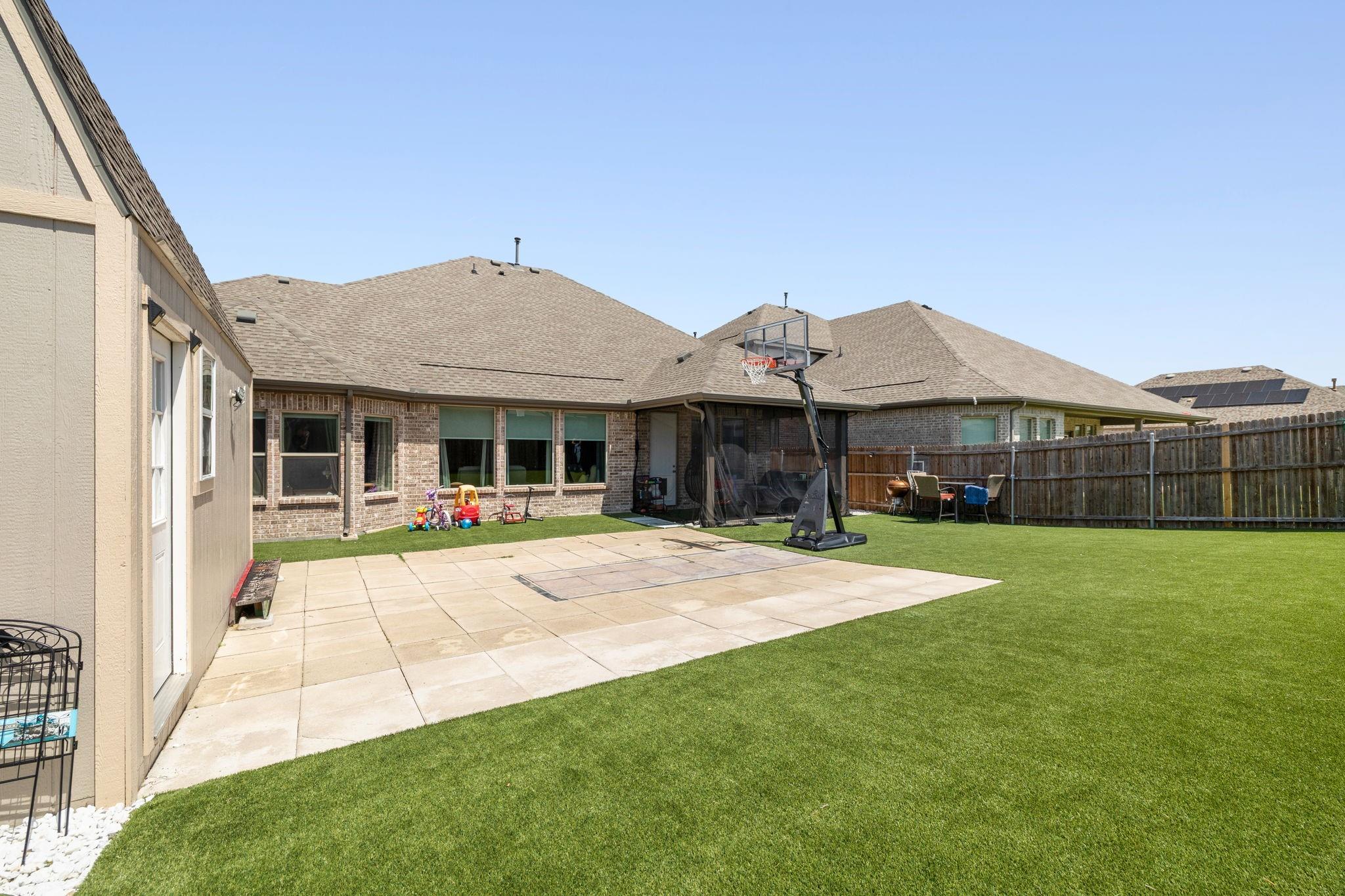main property photo 11