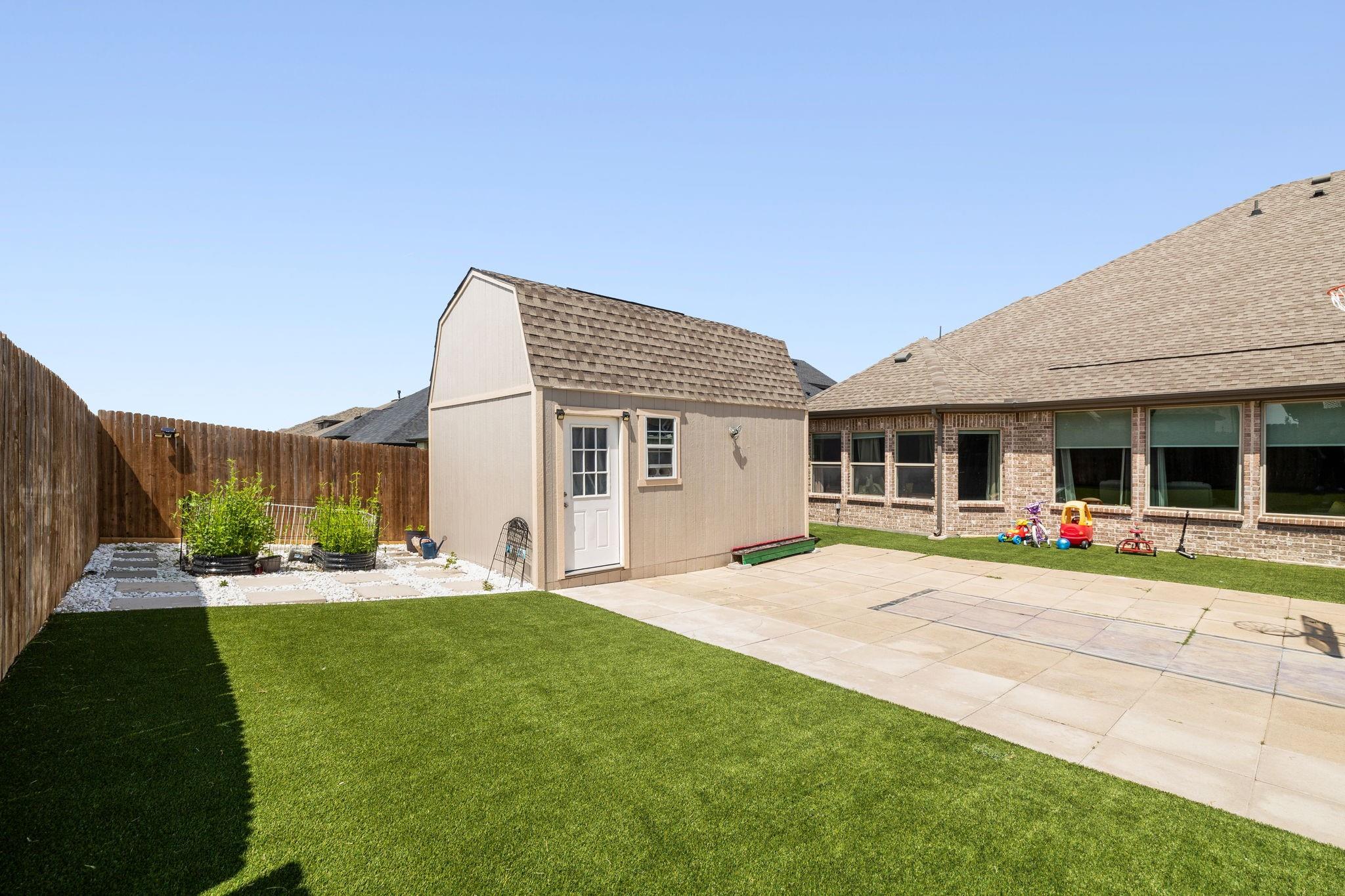 main property photo 12