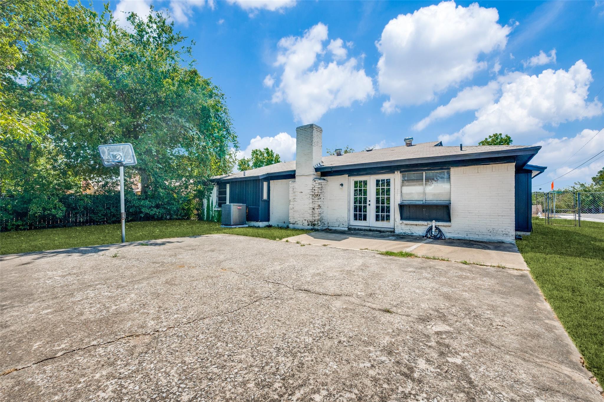 main property photo 12