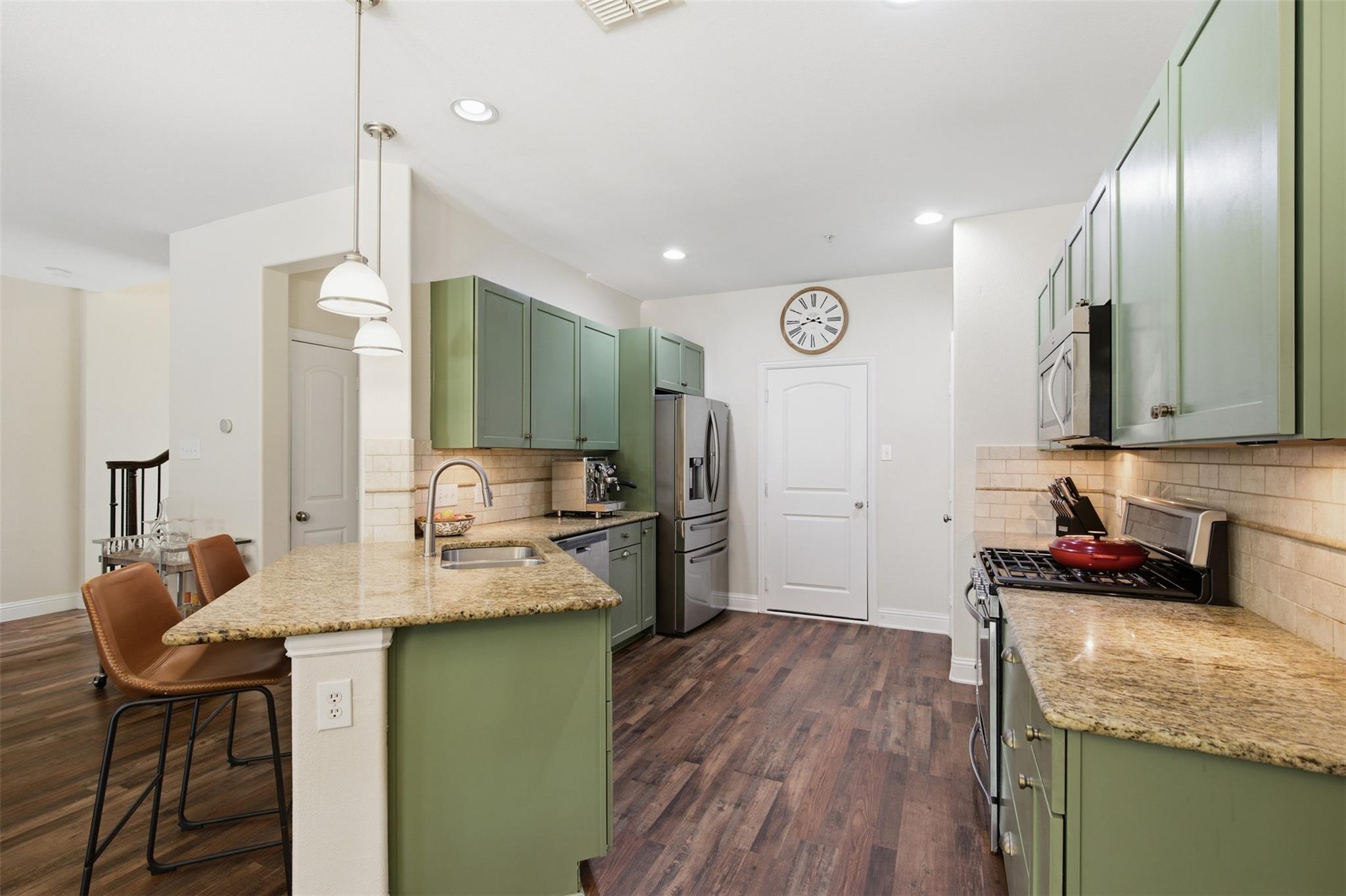 main property photo 10