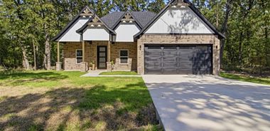 image of property with 4 Bed | 2 Bath | 1,618 Sqft