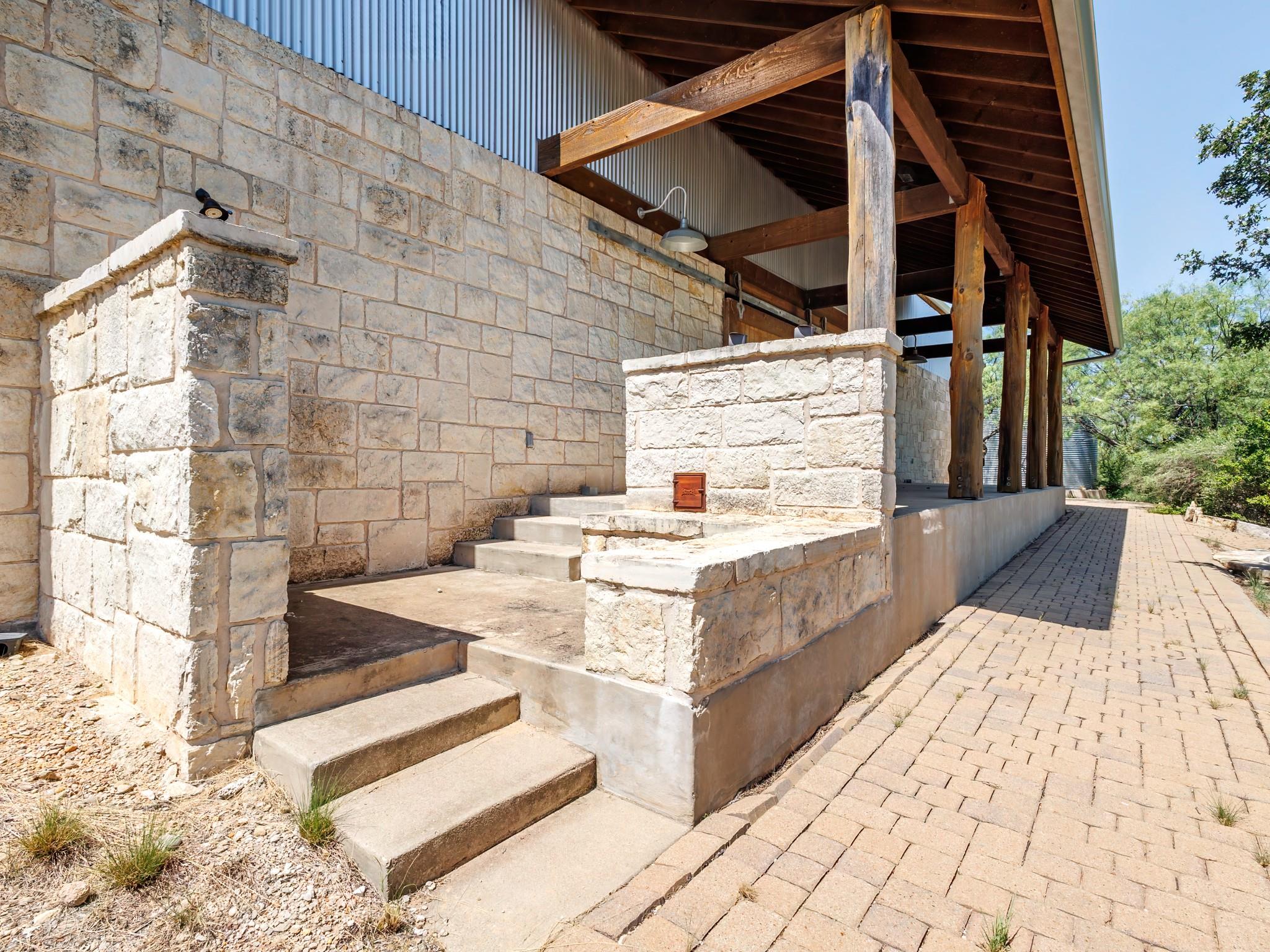main property photo 23