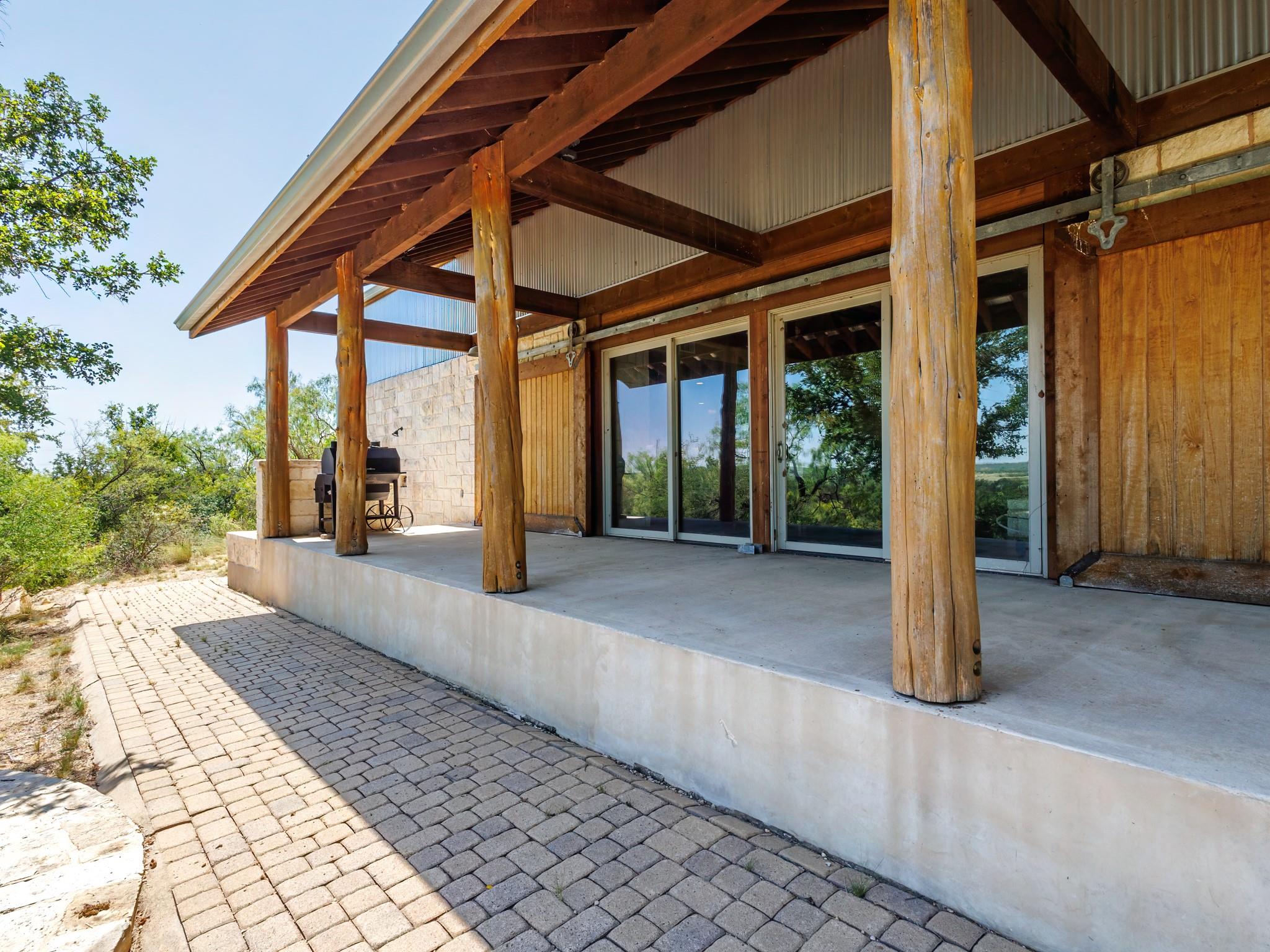 main property photo 25