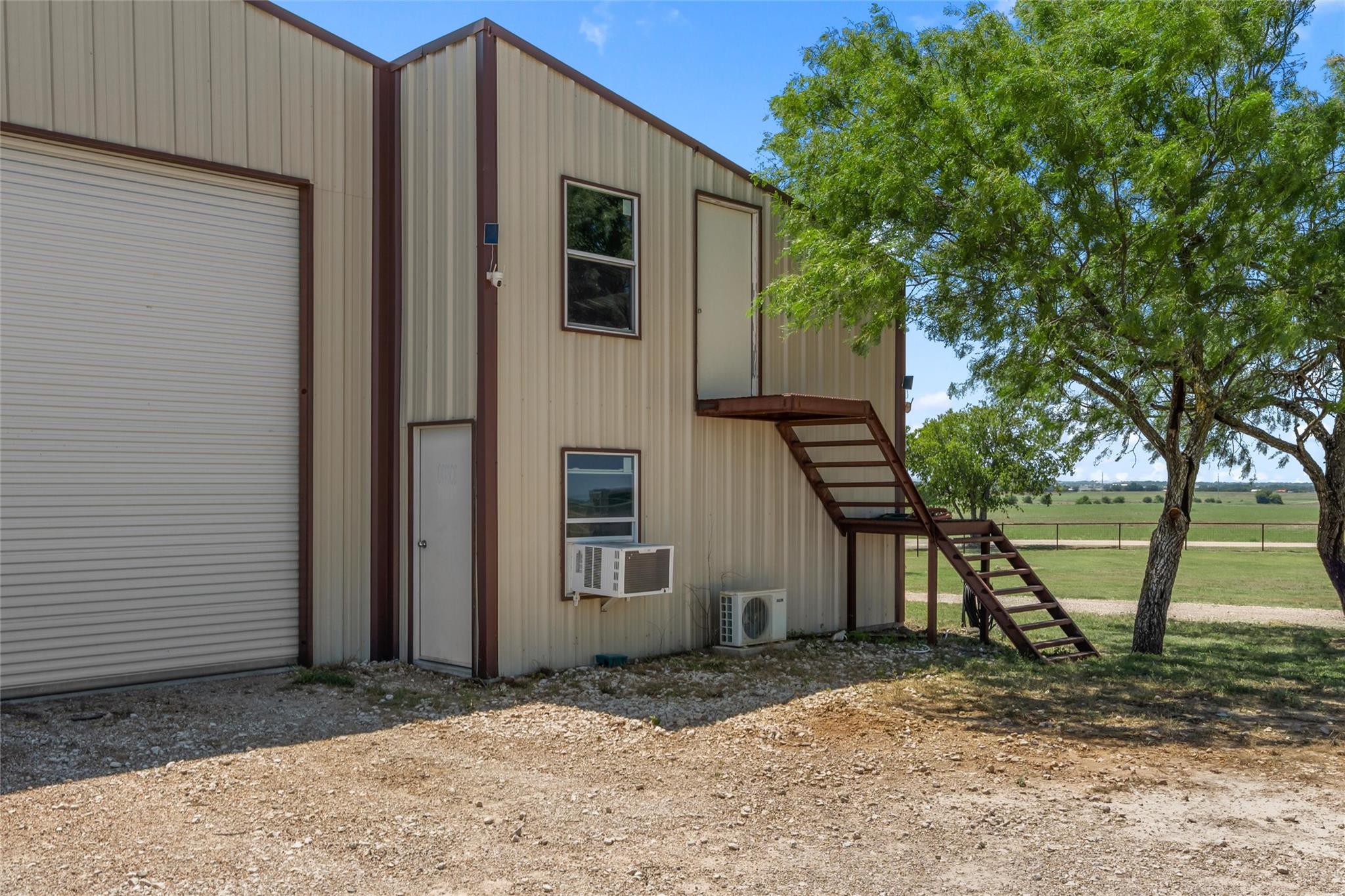 main property photo 25