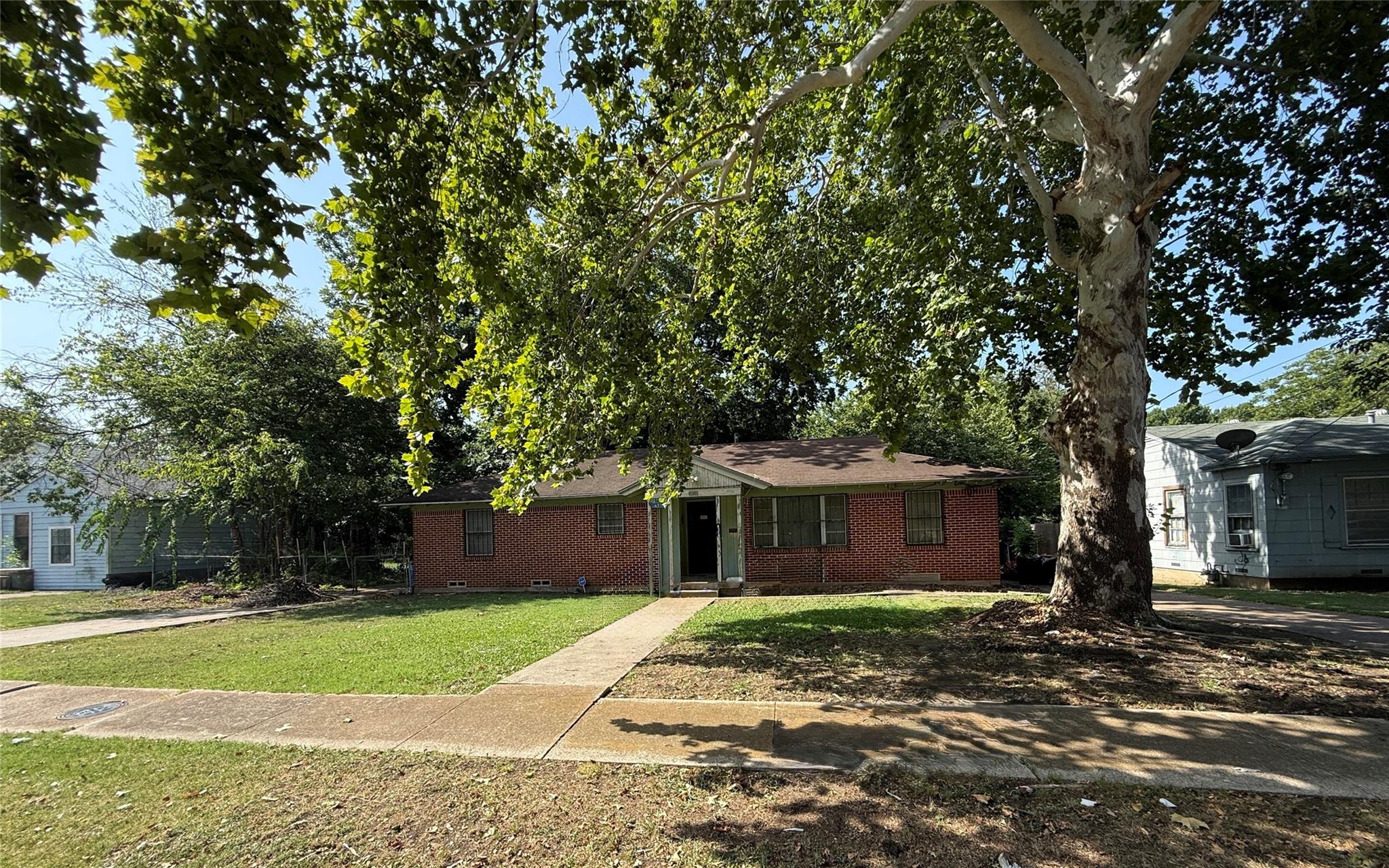 main property photo 13