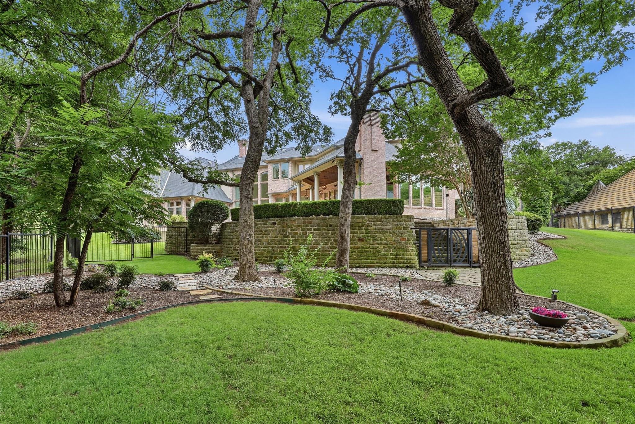 main property photo 5