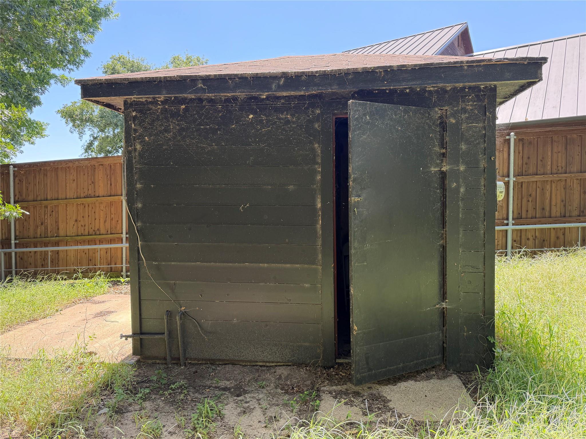 main property photo 25
