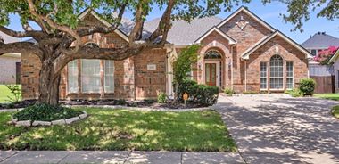 image of property with 4 Bed | 2 Bath | 2,367 Sqft