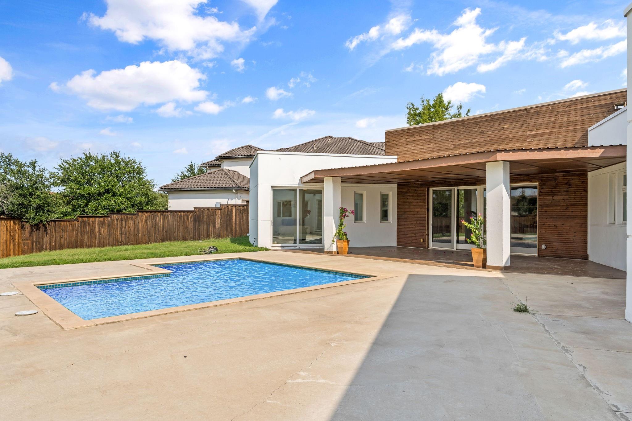 main property photo 31