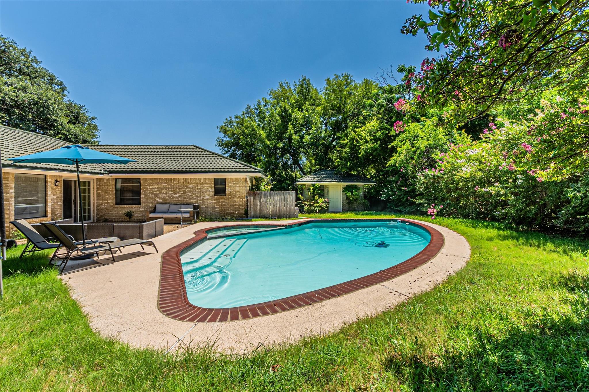 main property photo 25