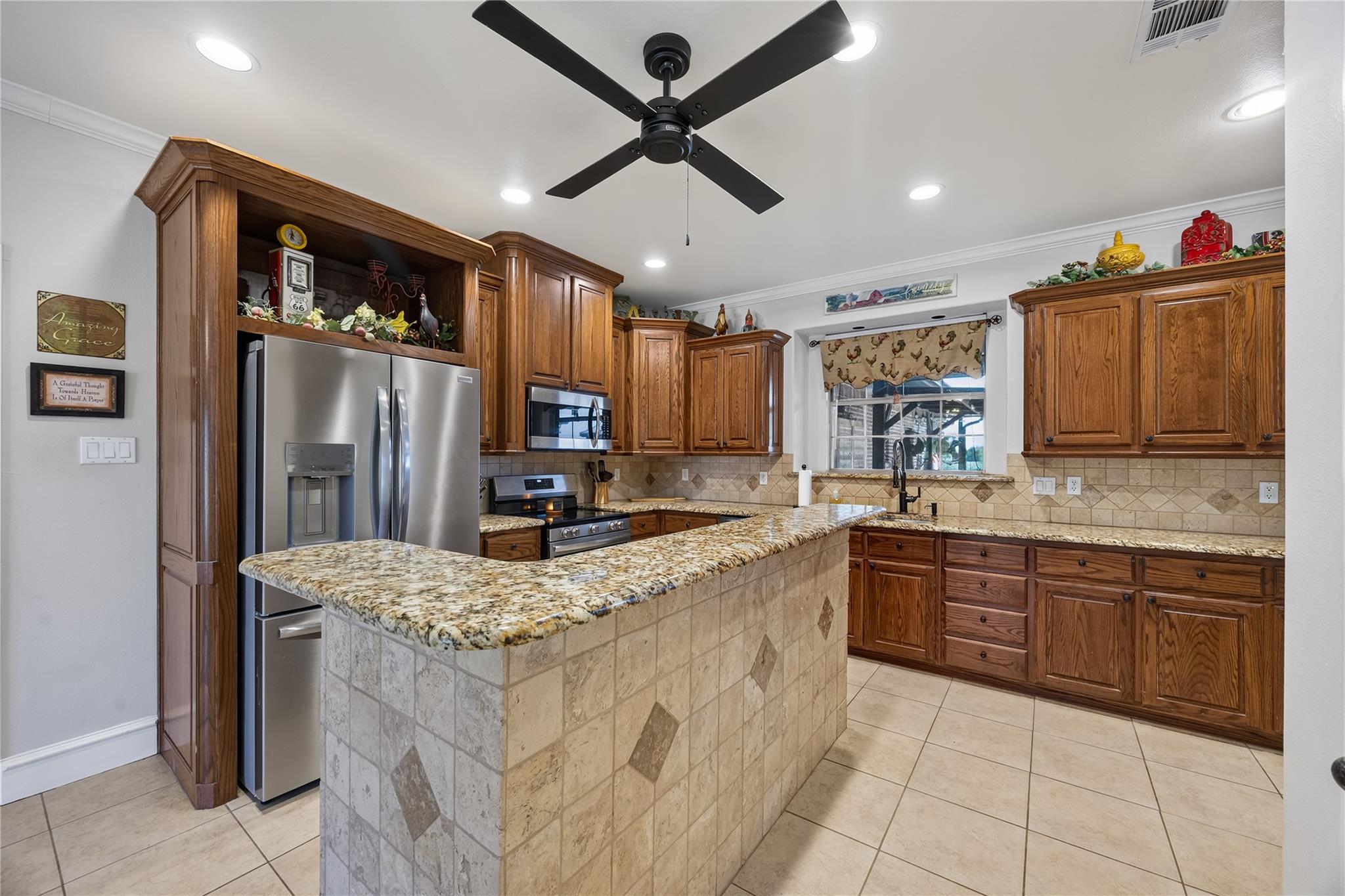 main property photo 6