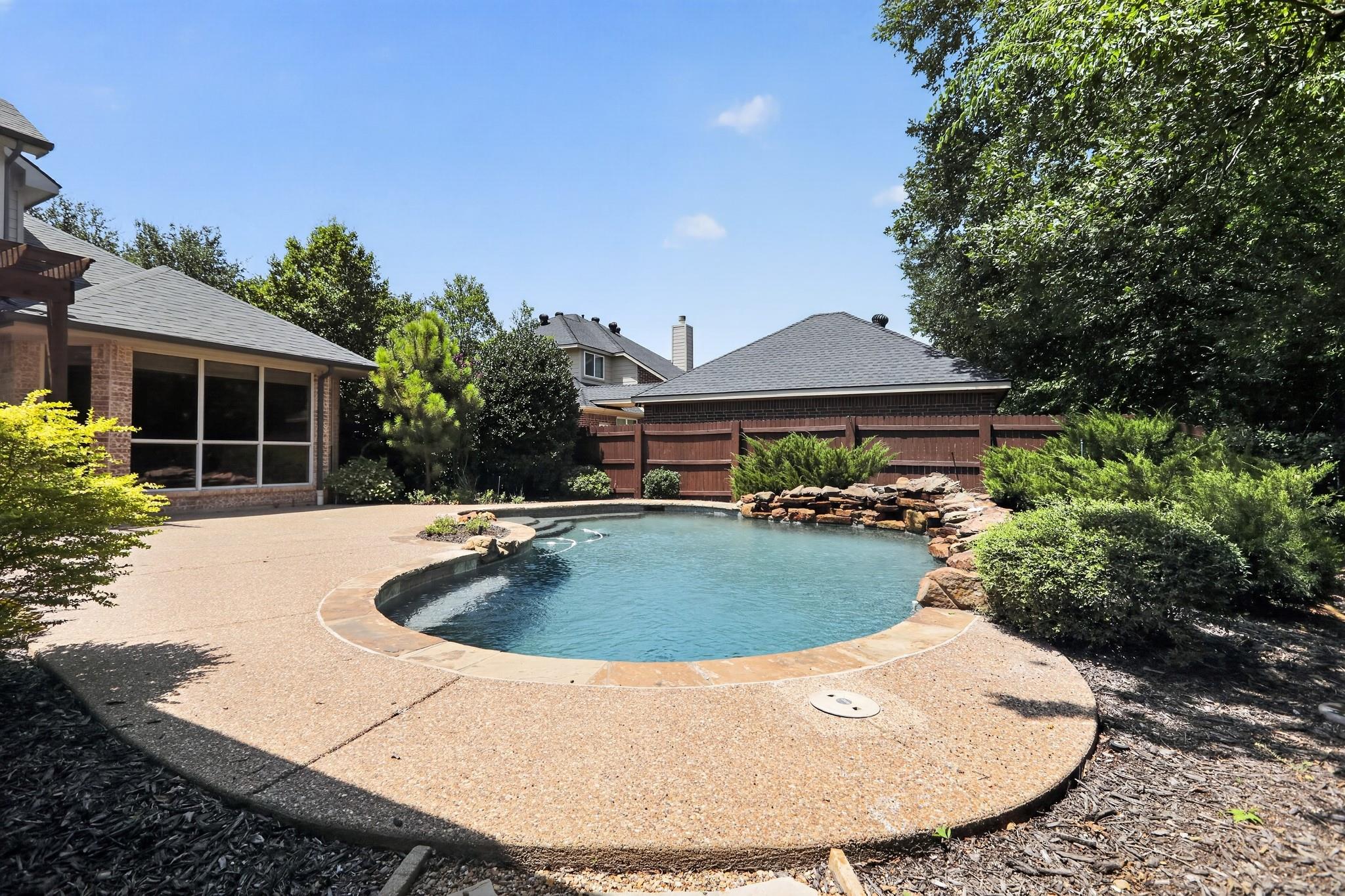 main property photo 34