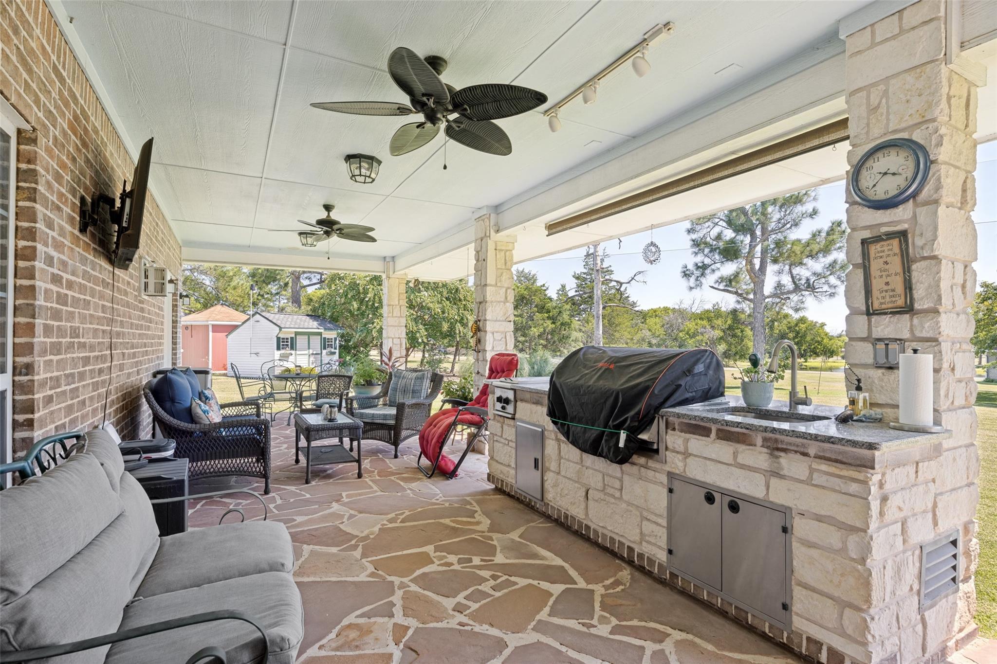 main property photo 30