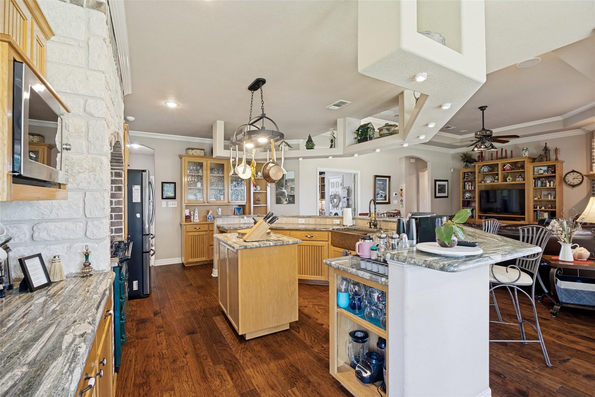 main property photo 8