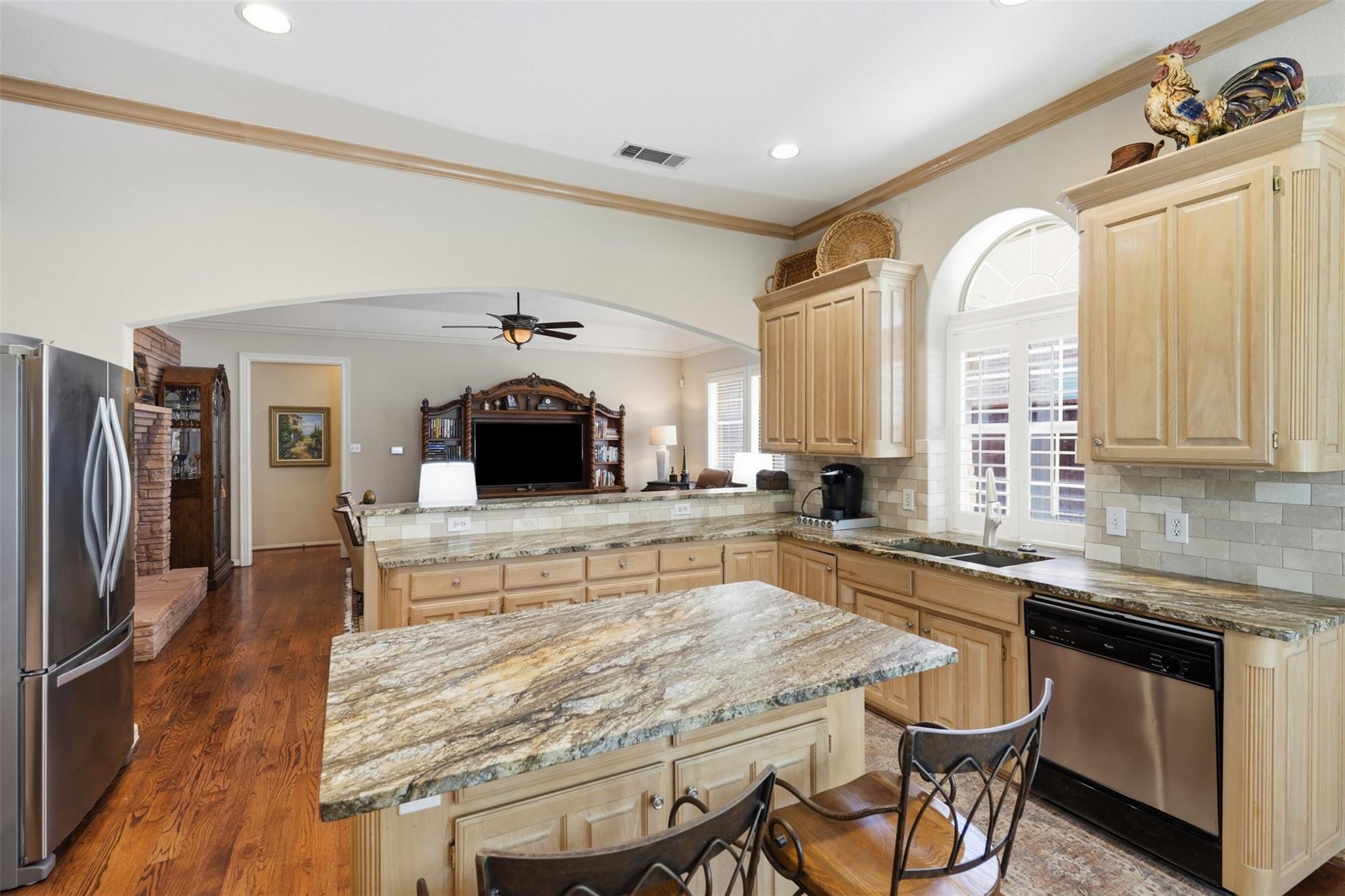 main property photo 12