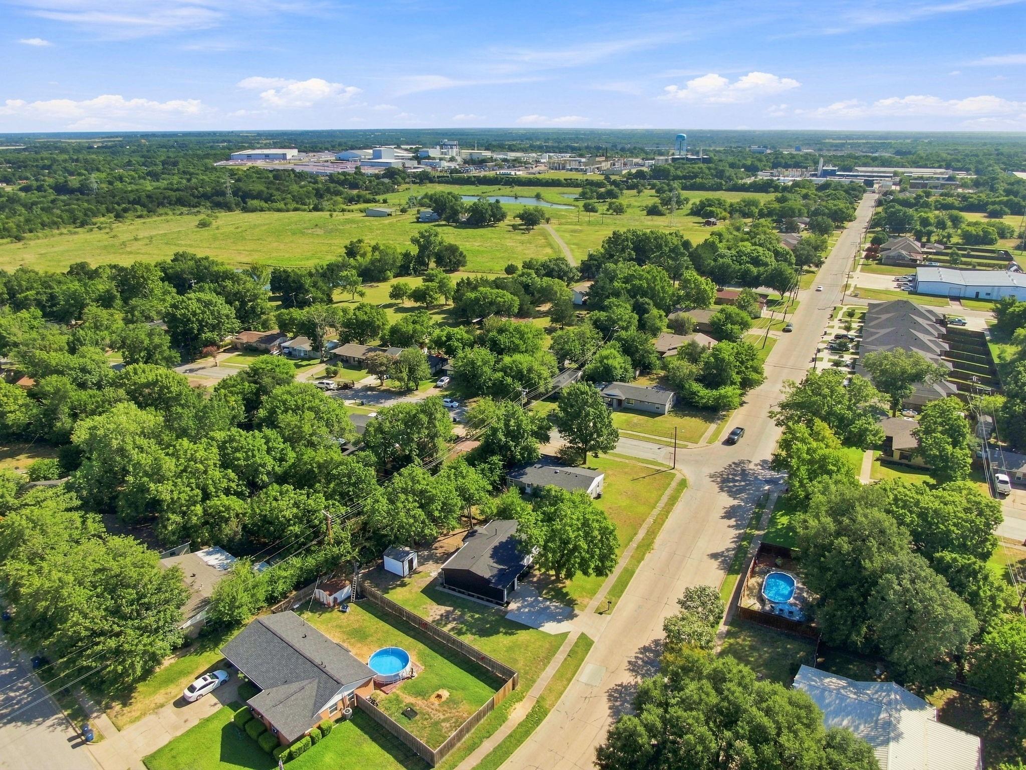 main property photo 31