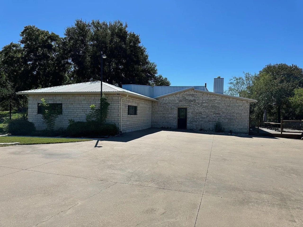 main property photo 10