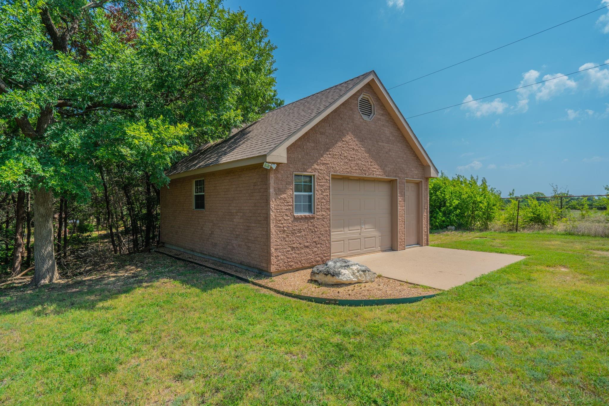 main property photo 29