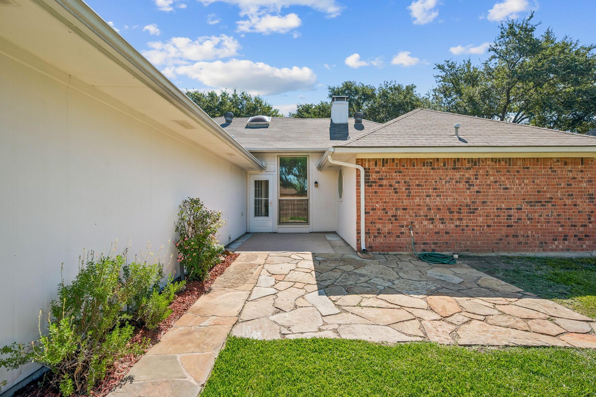main property photo 20