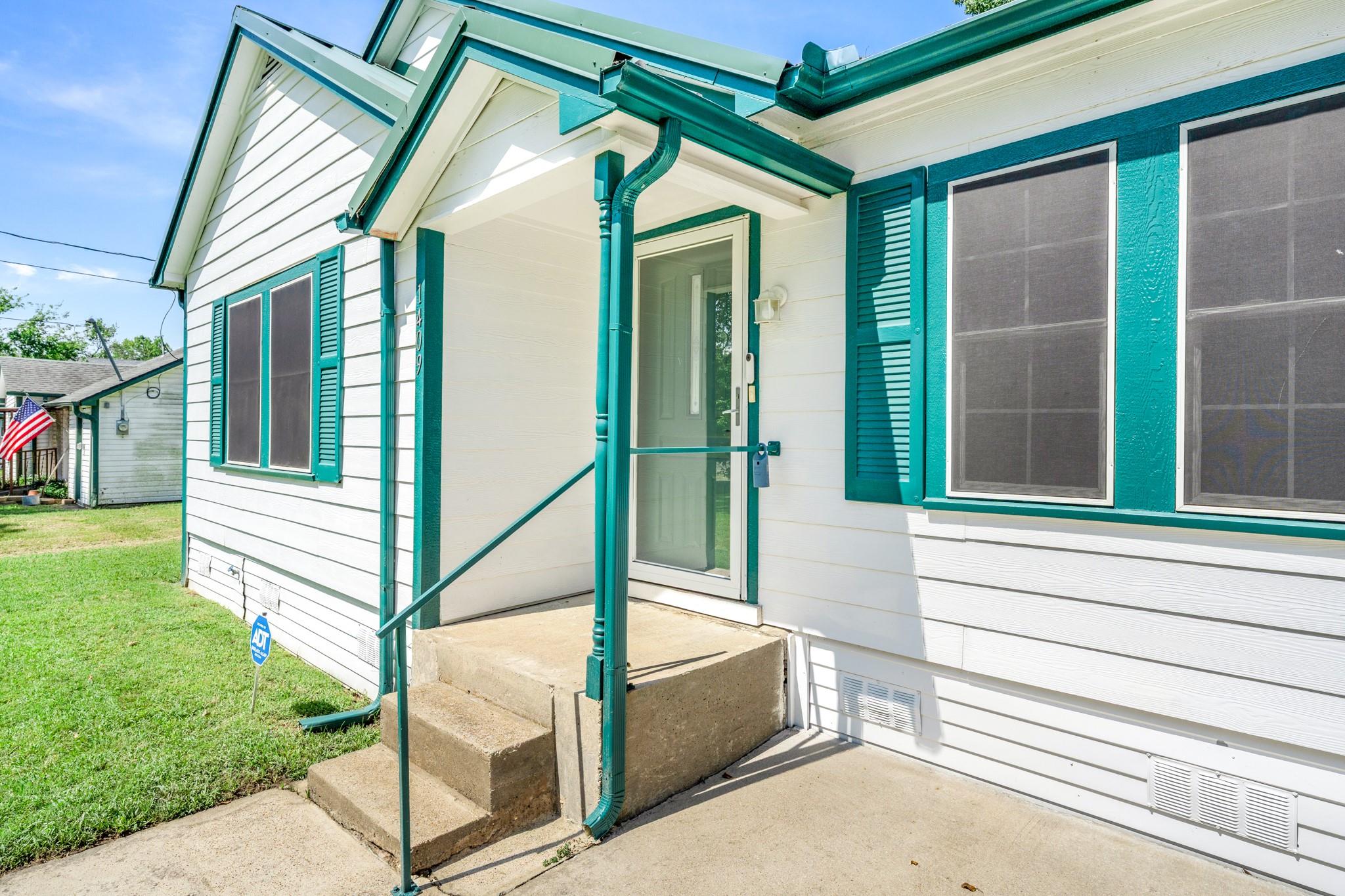 main property photo 13