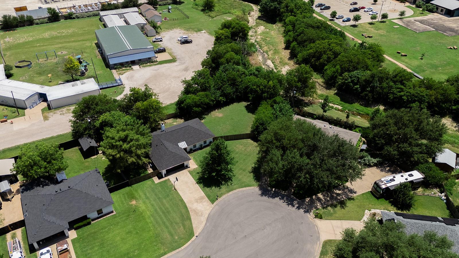 main property photo 30