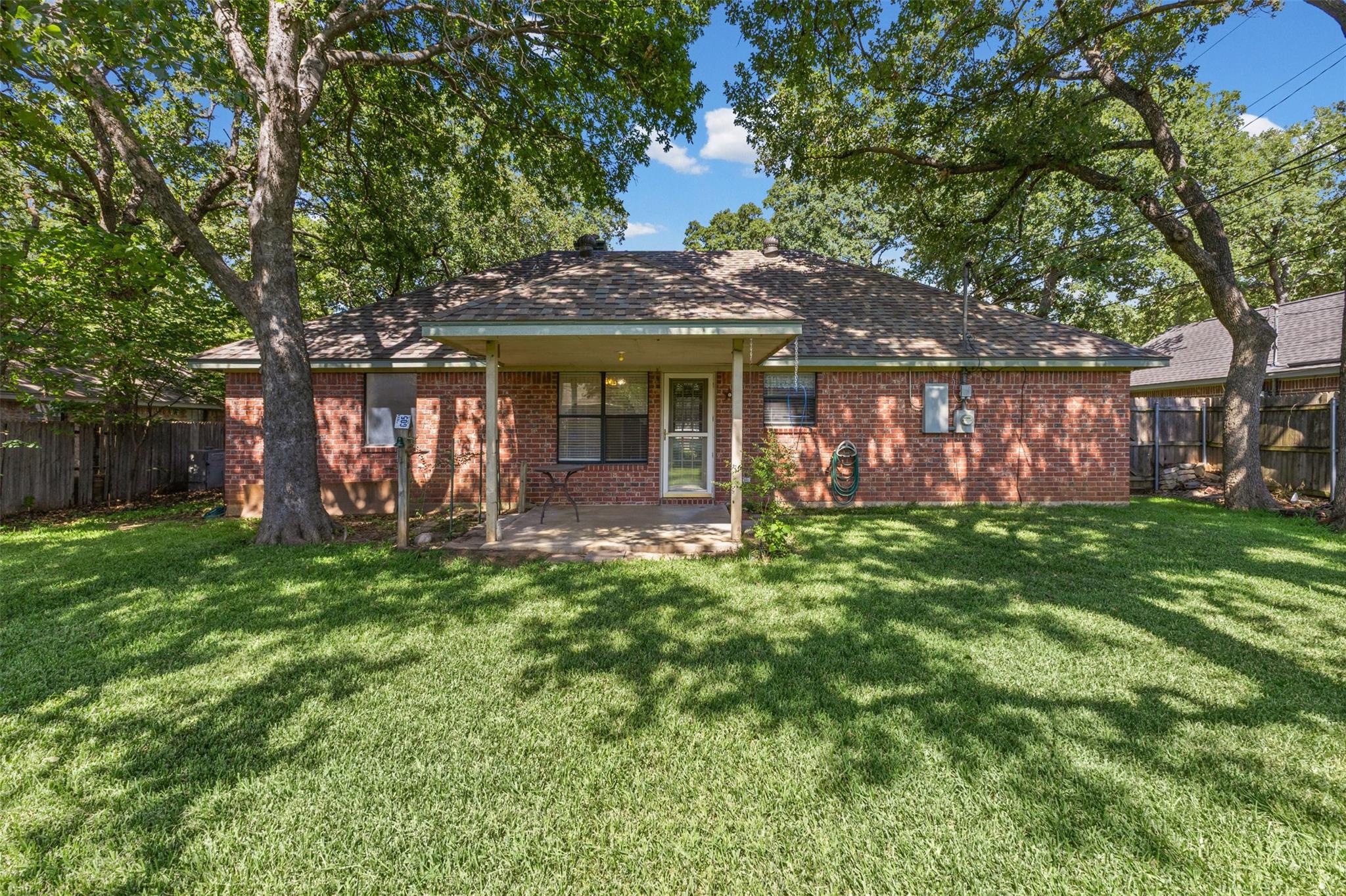 main property photo 28