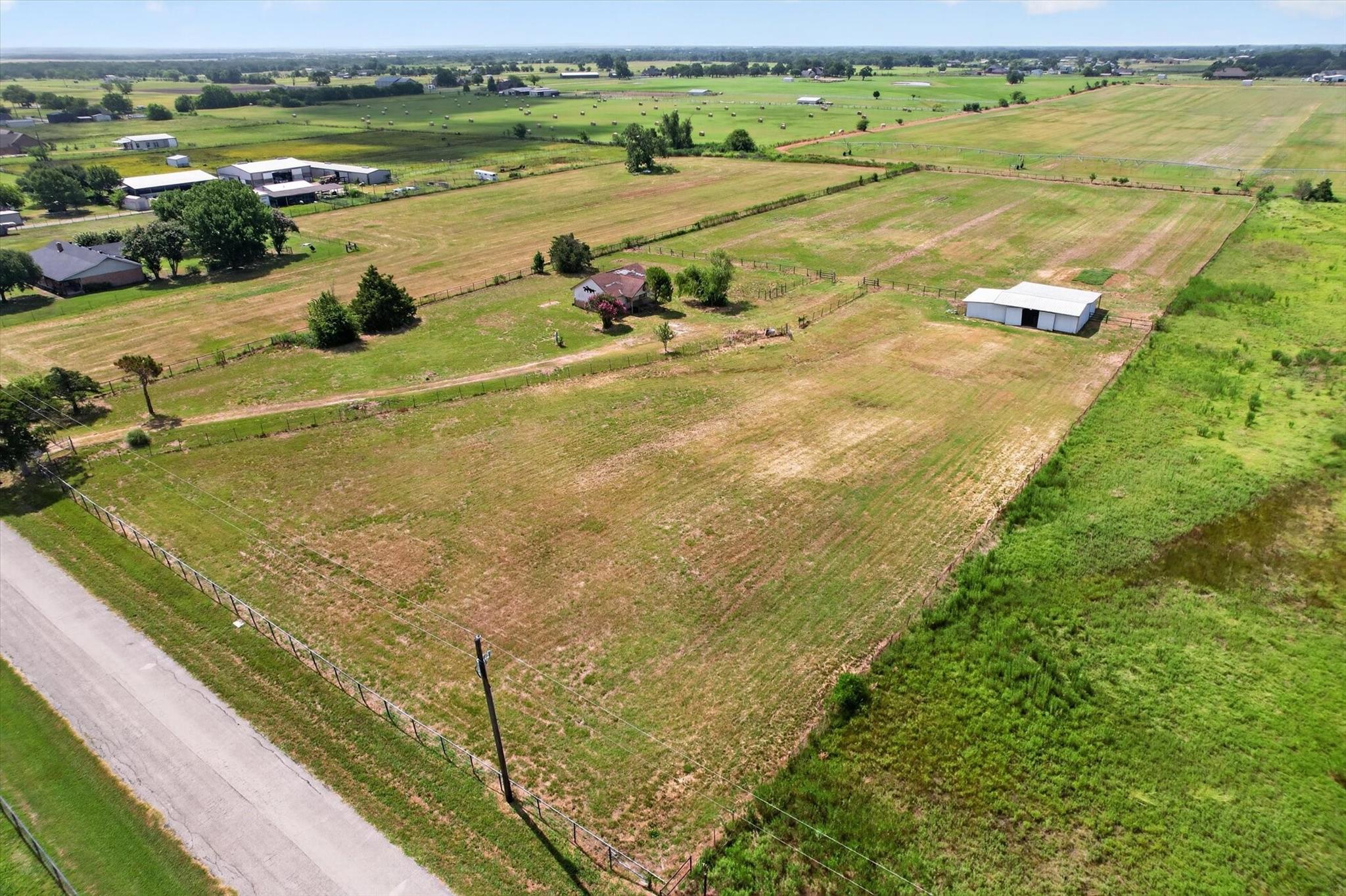 main property photo 9