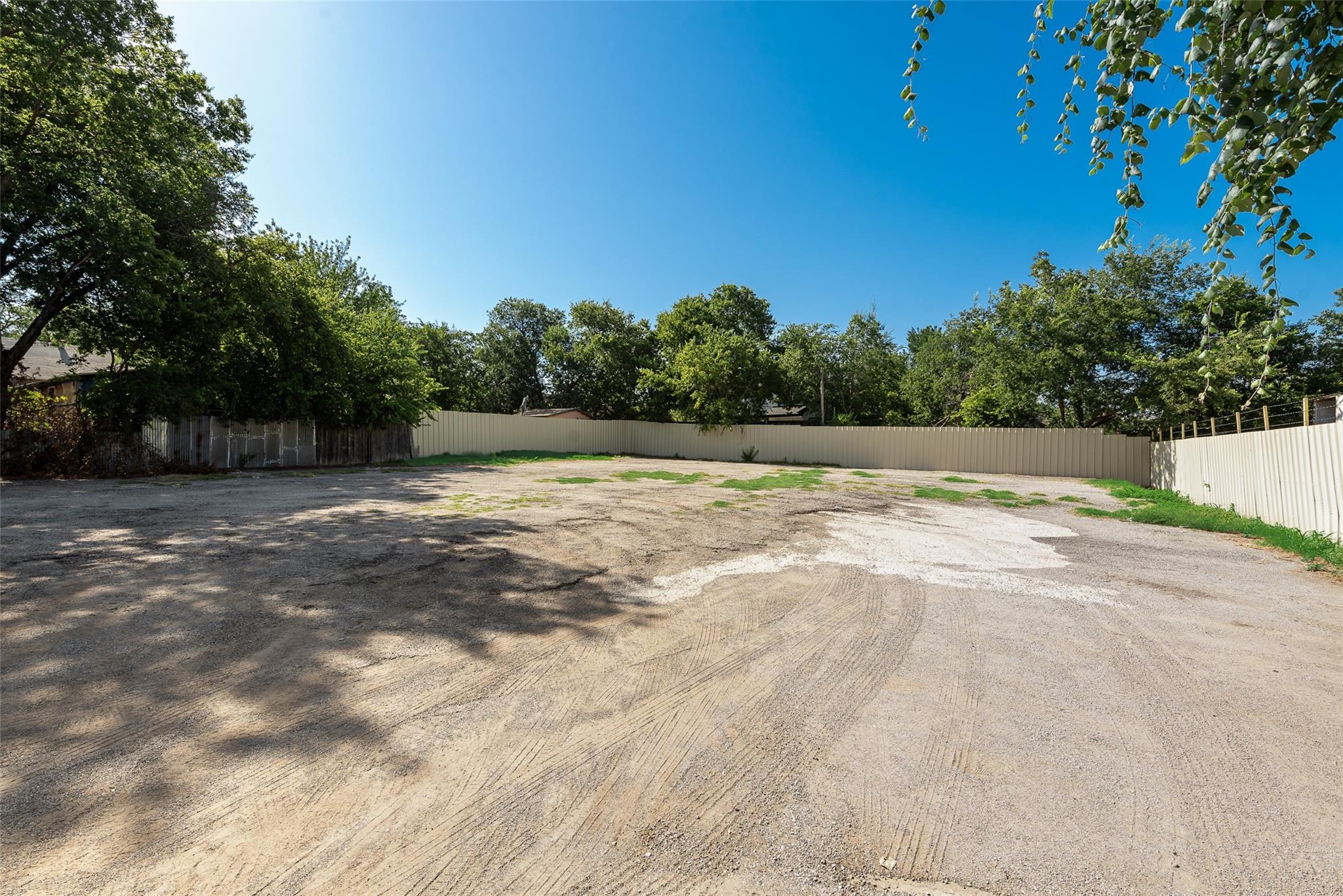 main property photo 14